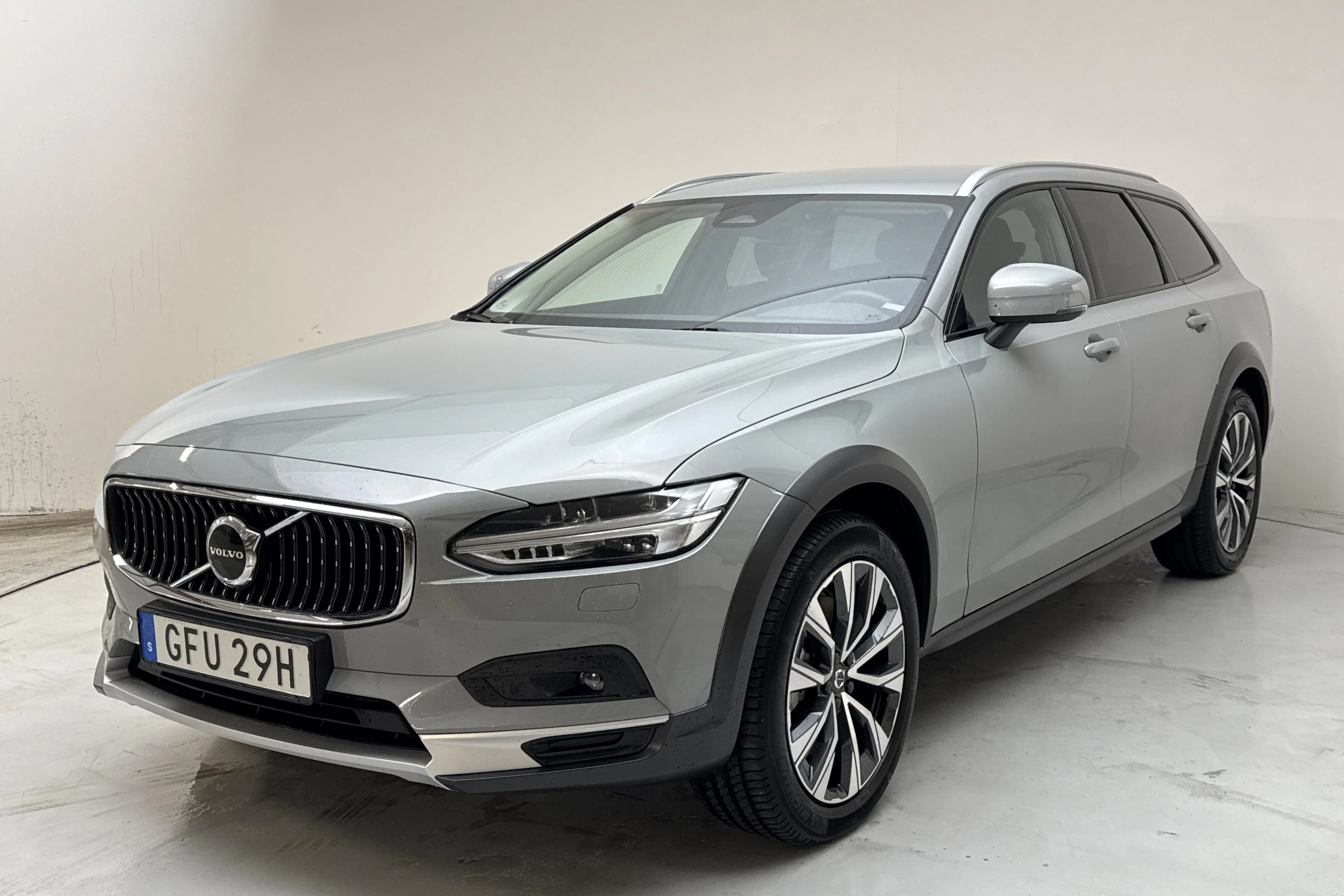 Presentation photo 1 of 15: Volvo V90 B5 Cross Country AWD Mildhybrid, Bensin (250hk) - 70 350 km - Automatic - gray - 2024