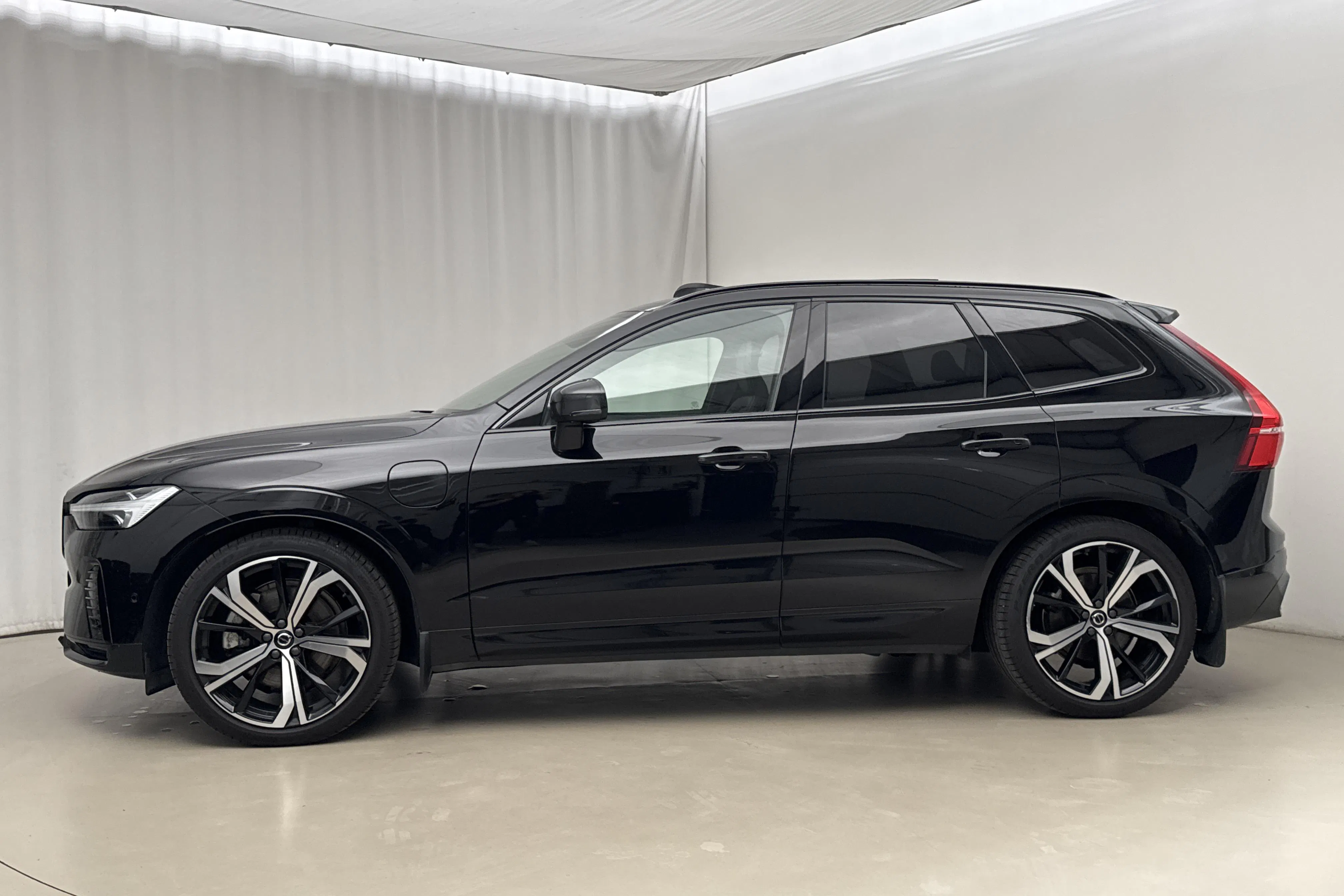 Presentationsfoto 2 av 24: Volvo XC60 T6 AWD Recharge (350hk) - 2 805 mil - Automat - svart - 2024