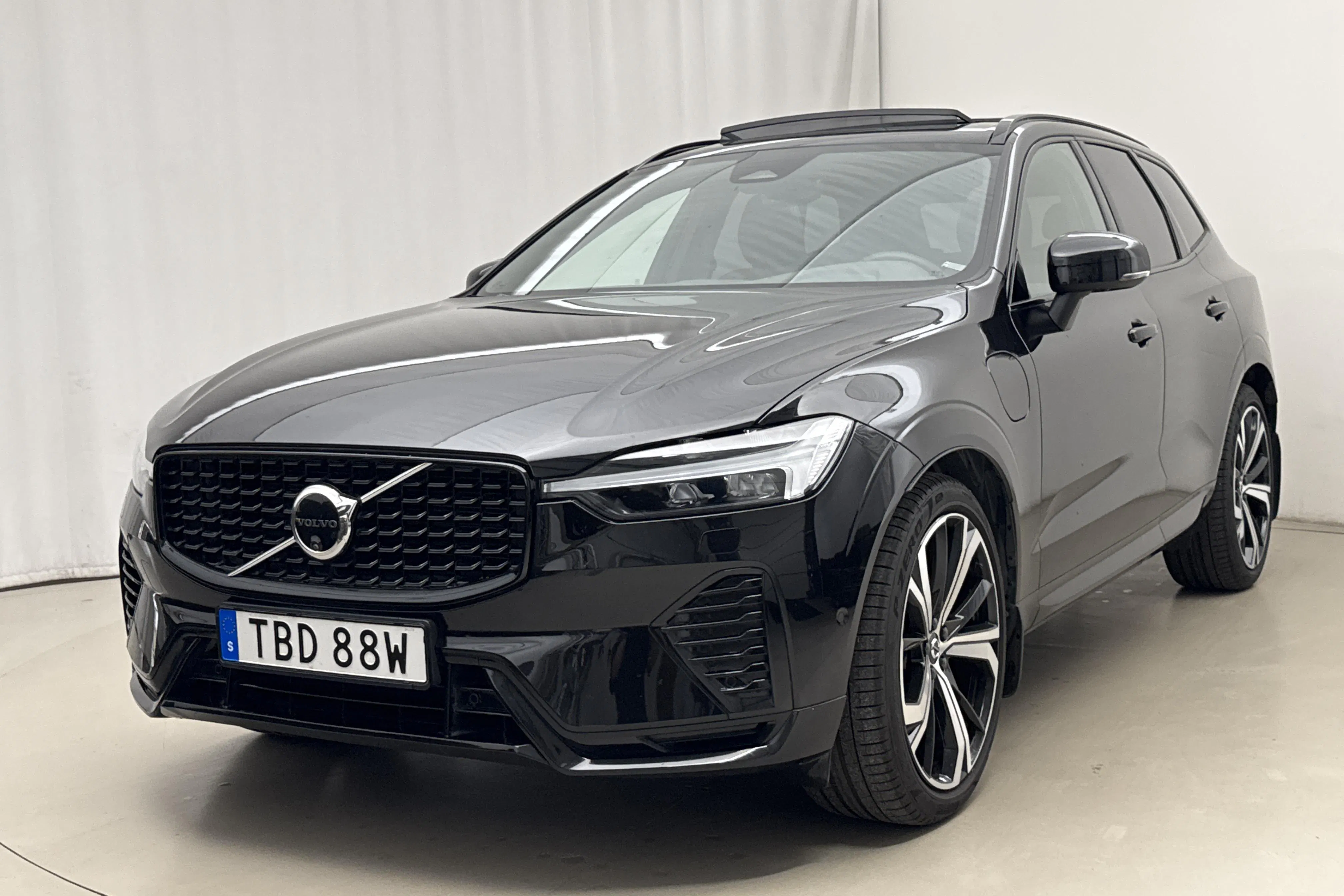 Presentationsfoto 1 av 24: Volvo XC60 T6 AWD Recharge (350hk) - 2 805 mil - Automat - svart - 2024