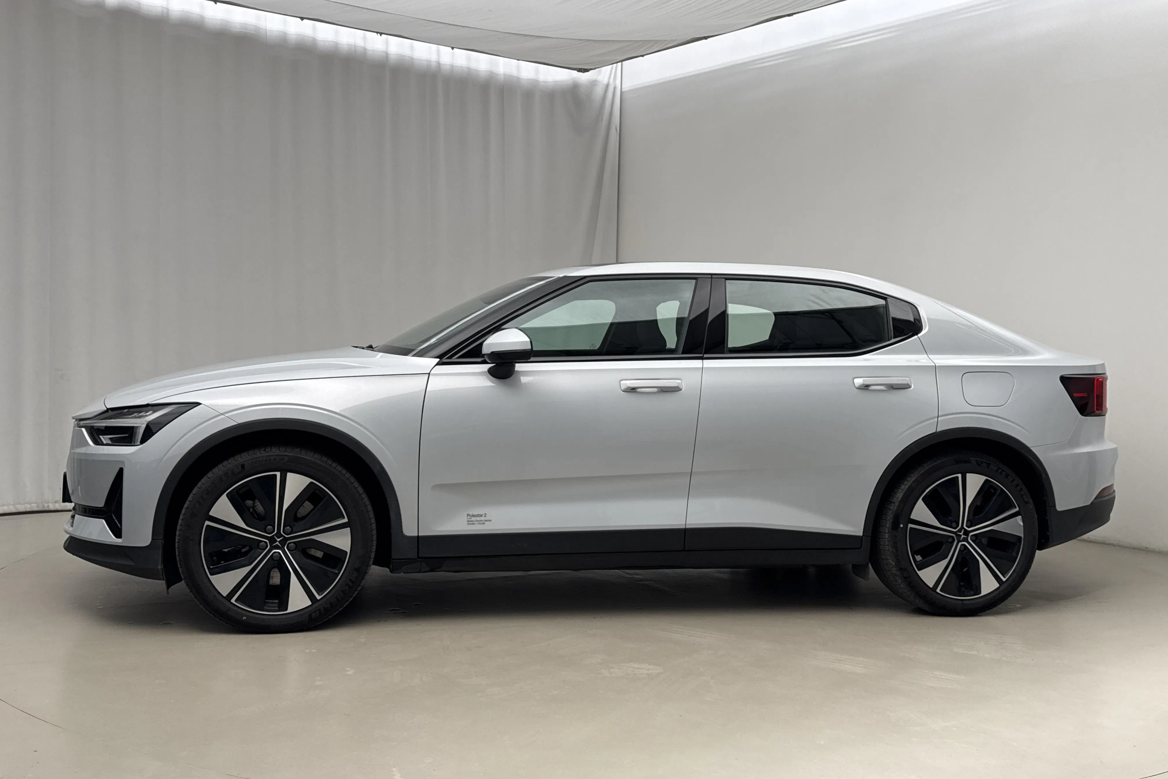 Presentationsfoto 2 av 24: Polestar 2 Long range Single motor (231hk) - 2 750 mil - Automat - silver - 2023