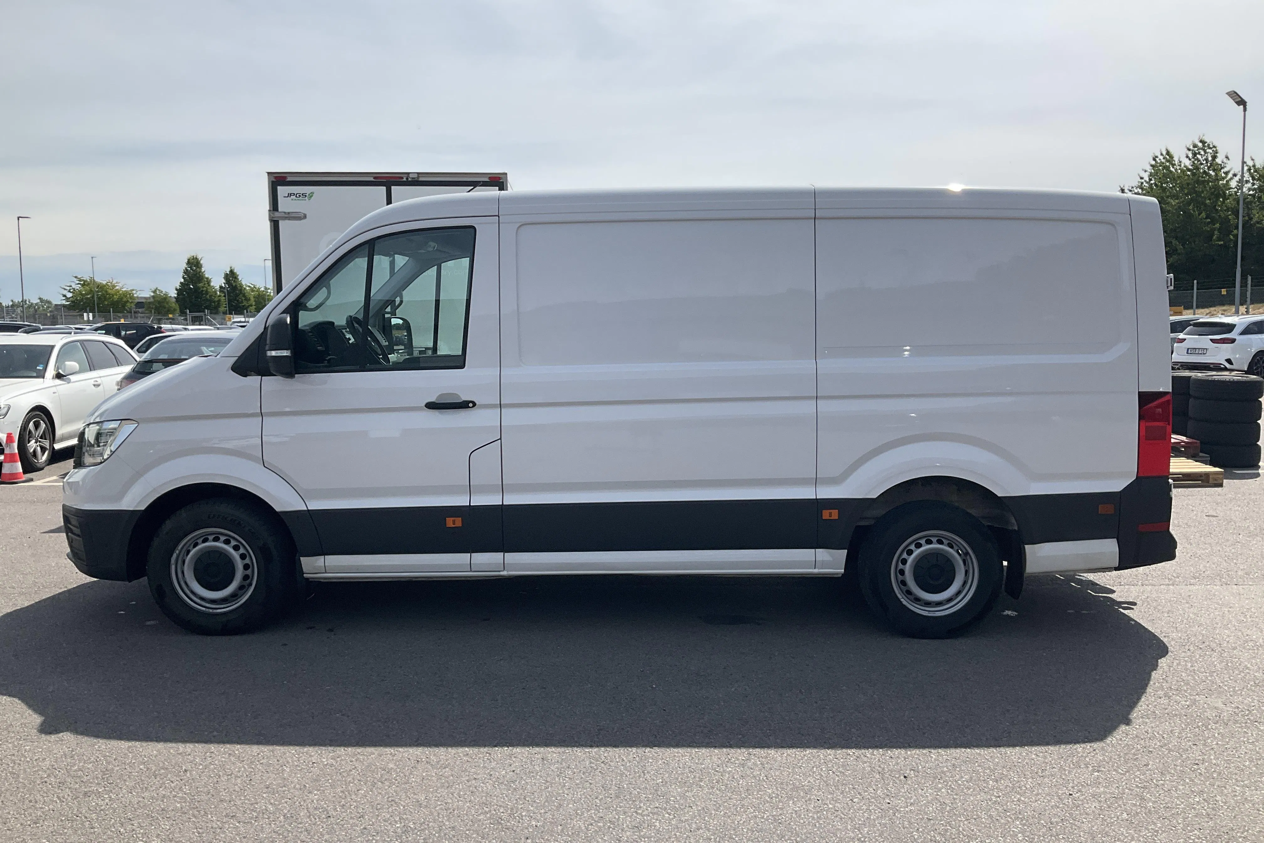 Presentationsfoto 2 av 16: VW Crafter 35 2.0 TDI Skåp (140hk) - 19 298 mil - Manuell - vit - 2021