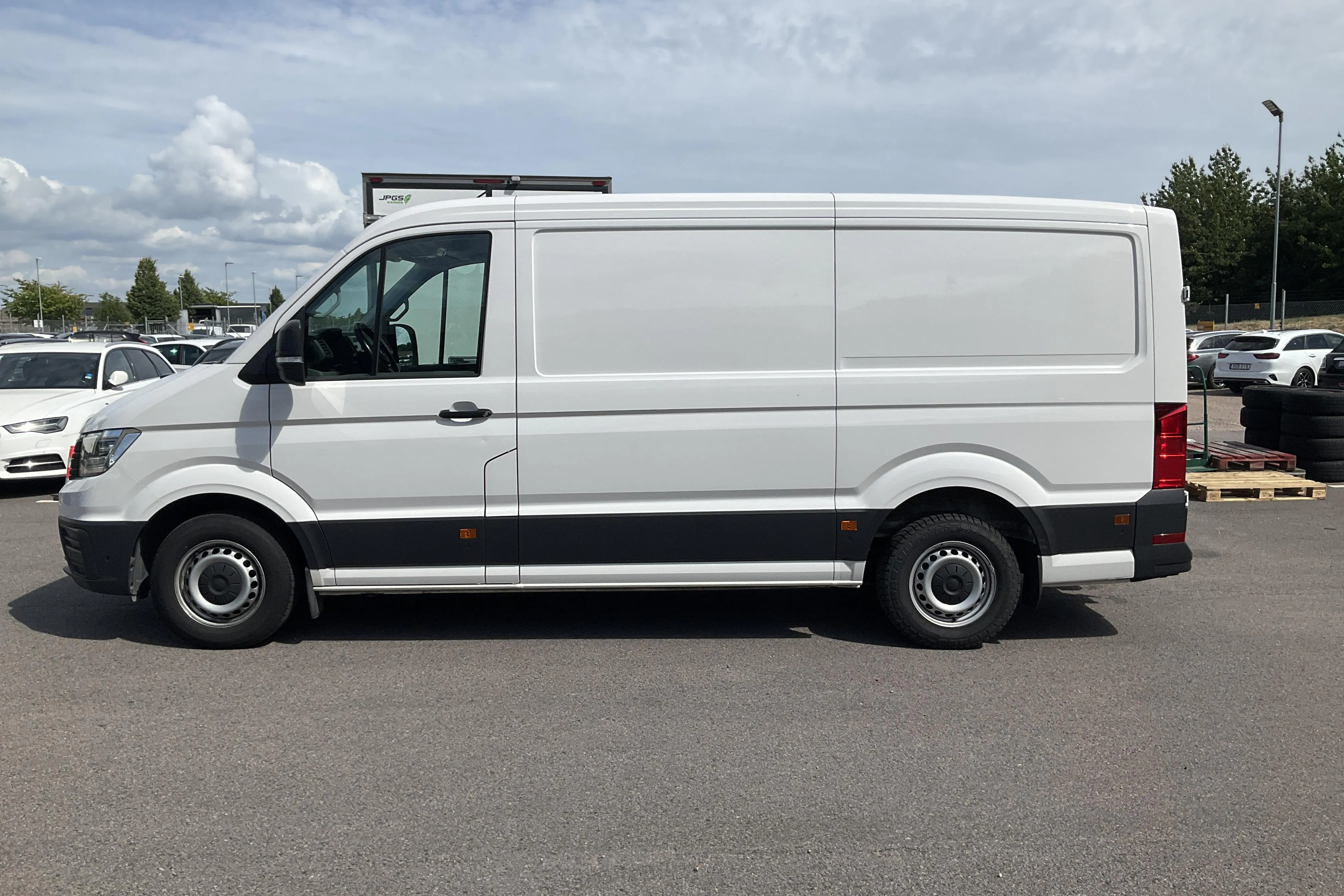 Presentationsfoto 2 av 16: VW Crafter 35 2.0 TDI Skåp (140hk) - 18 715 mil - Manuell - vit - 2021