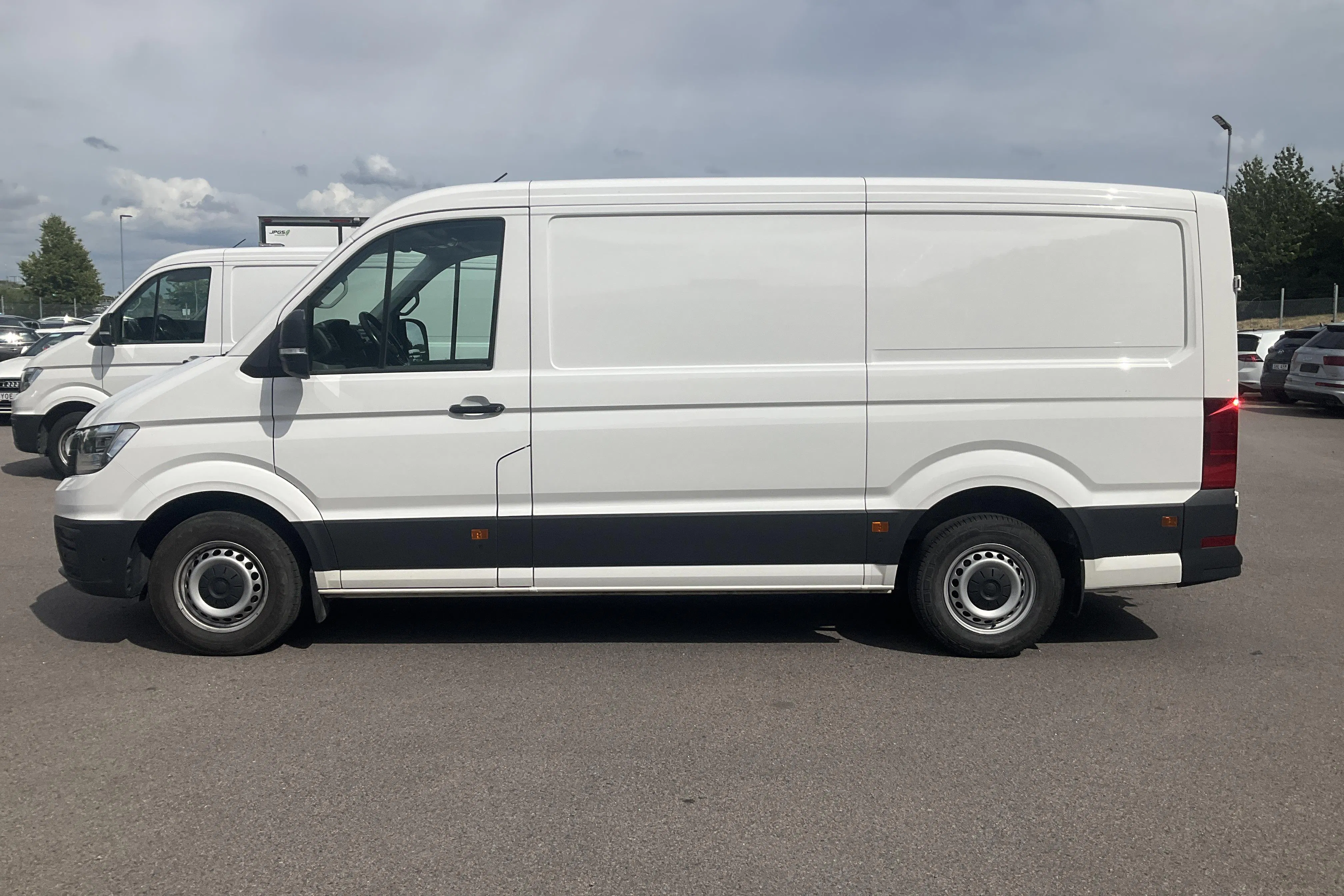 Presentationsfoto 2 av 17: VW Crafter 35 2.0 TDI Skåp (140hk) - 16 401 mil - Manuell - vit - 2021