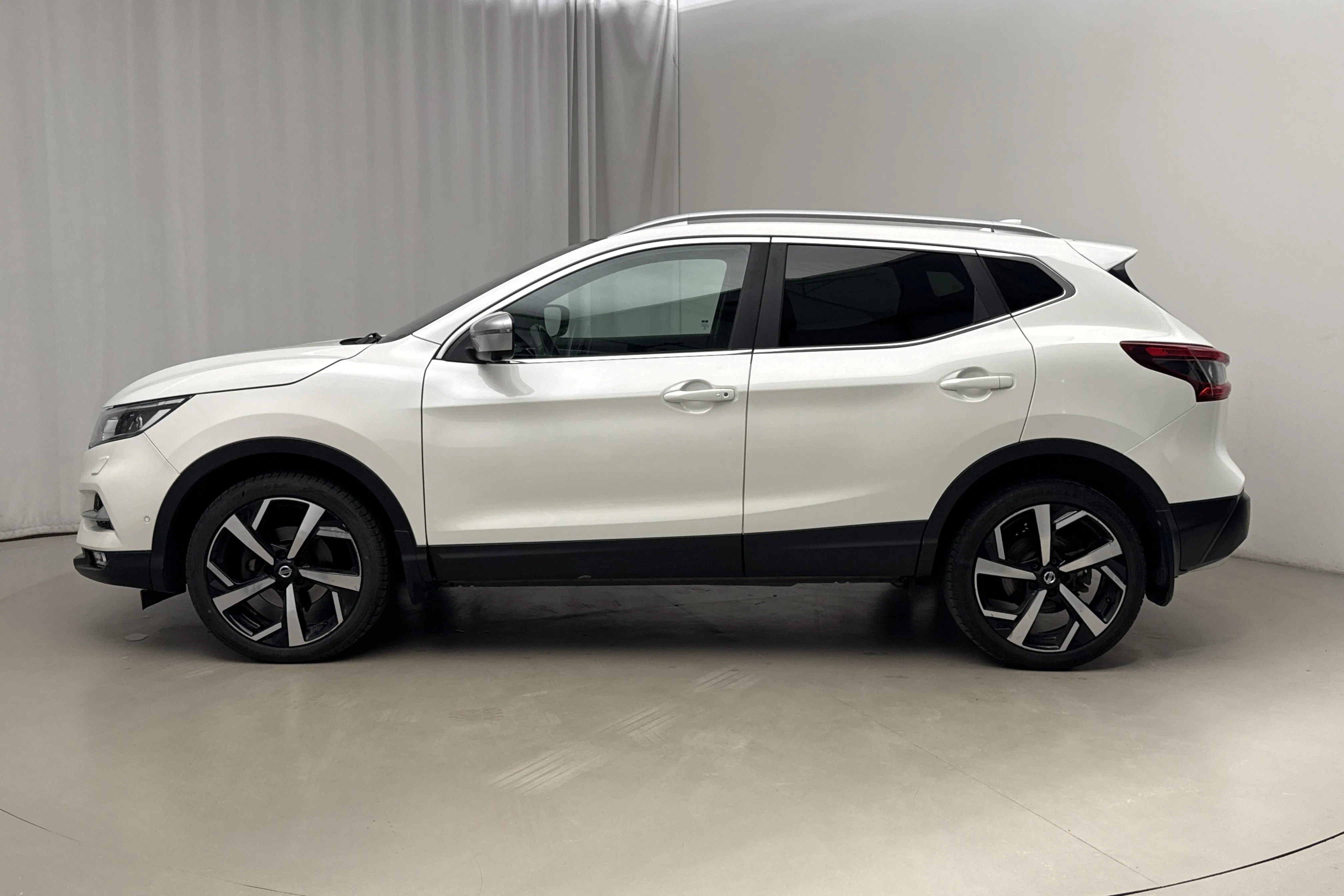 Presentationsfoto 2 av 18: Nissan Qashqai 1.2 DIG-T (115hk) - 8 359 mil - Automat - vit - 2018
