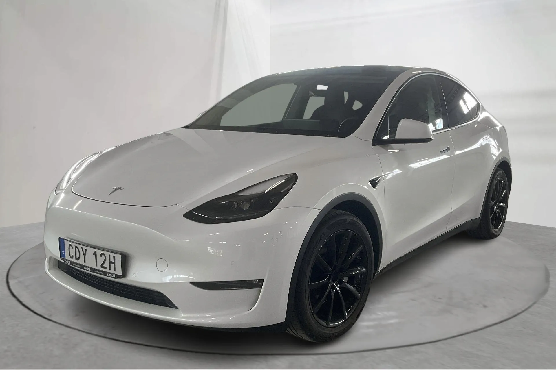 Presentationsfoto 1 av 20: Tesla Model Y Long Range Dual Motor AWD - 16 757 mil - Automat - vit - 2021