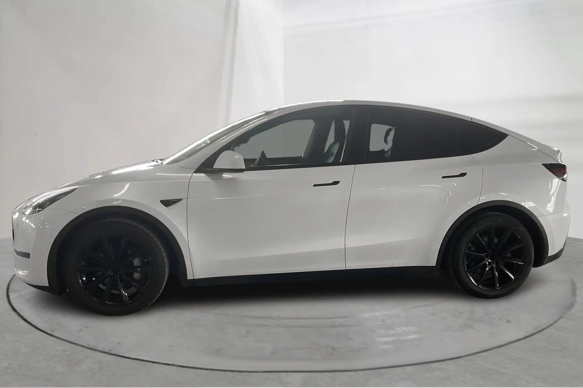 Presentationsfoto 2 av 20: Tesla Model Y Long Range Dual Motor AWD - 16 757 mil - Automat - vit - 2021