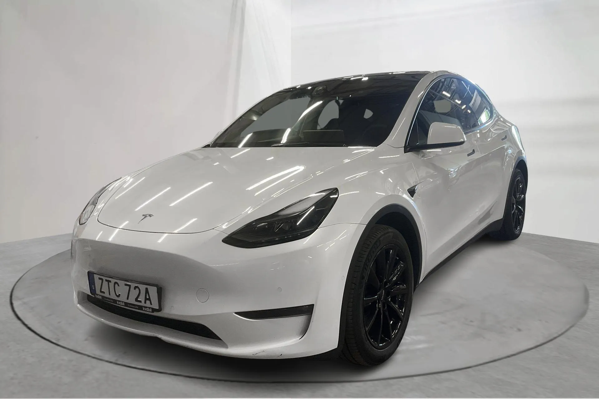 Presentationsfoto 1 av 24: Tesla Model Y Long Range Dual Motor AWD - 15 965 mil - Automat - vit - 2021