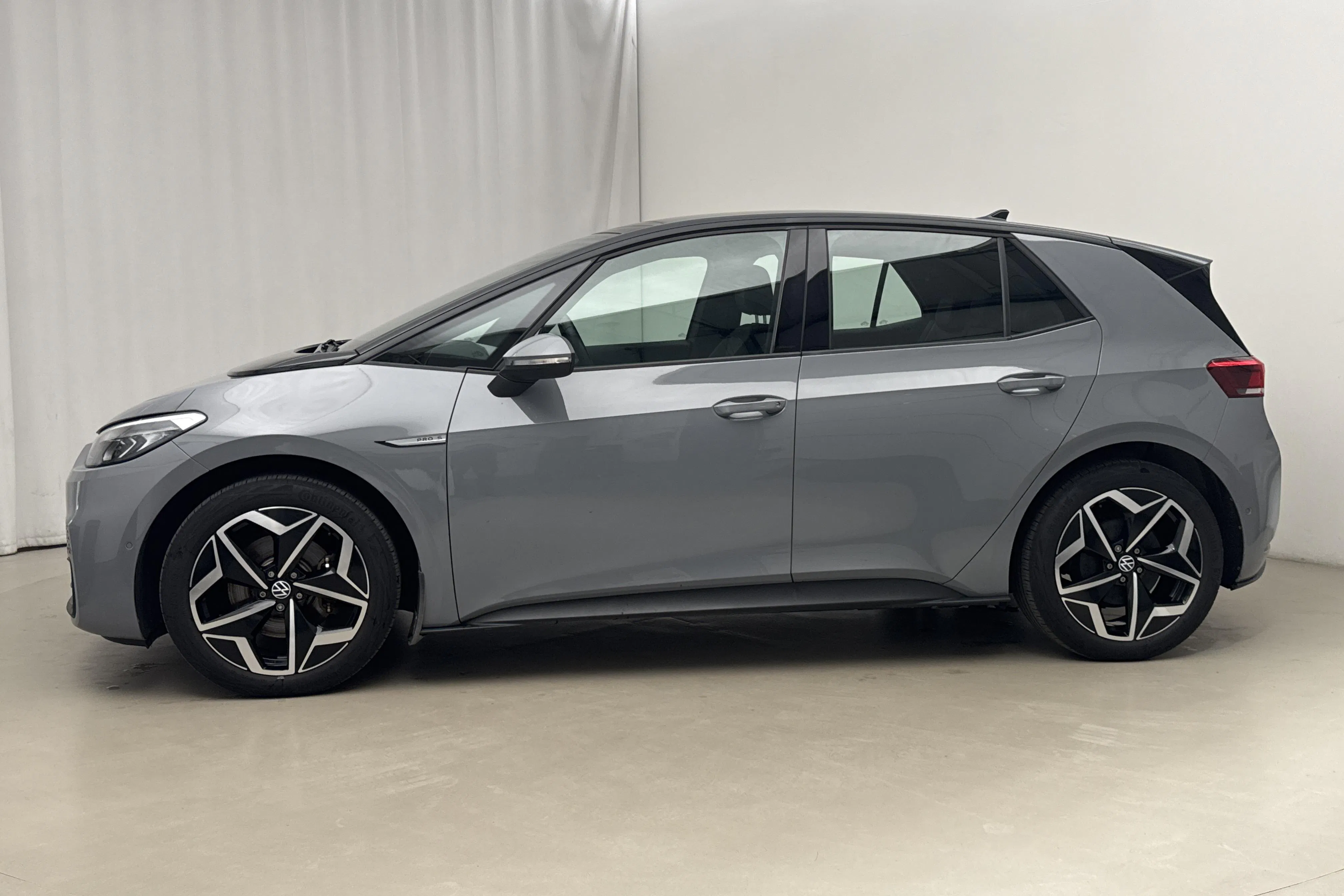 Presentationsfoto 2 av 23: VW ID.3 77kWh (204hk) - 4 140 mil - Automat - grå - 2023