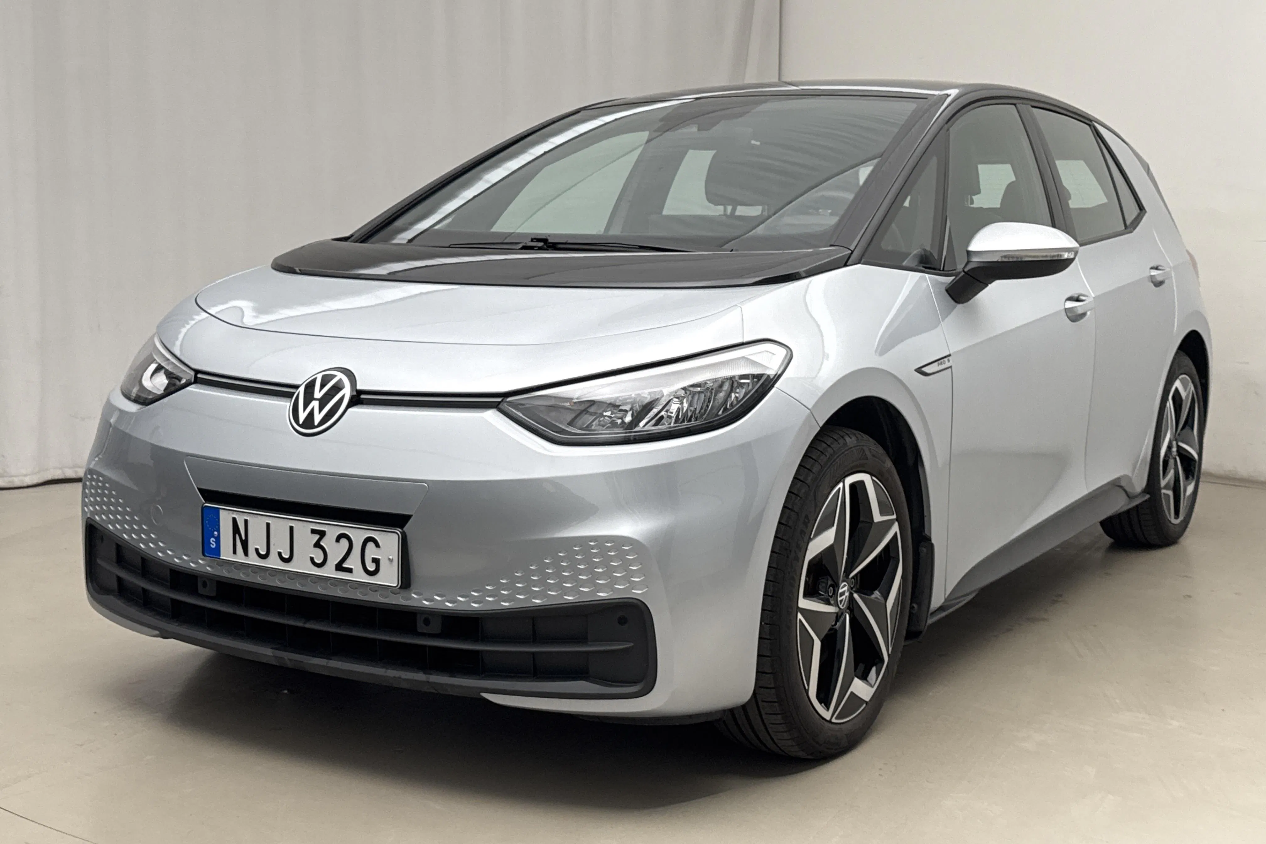 Presentationsfoto 1 av 20: VW ID.3 77kWh (204hk) - 3 489 mil - Automat - silver - 2023