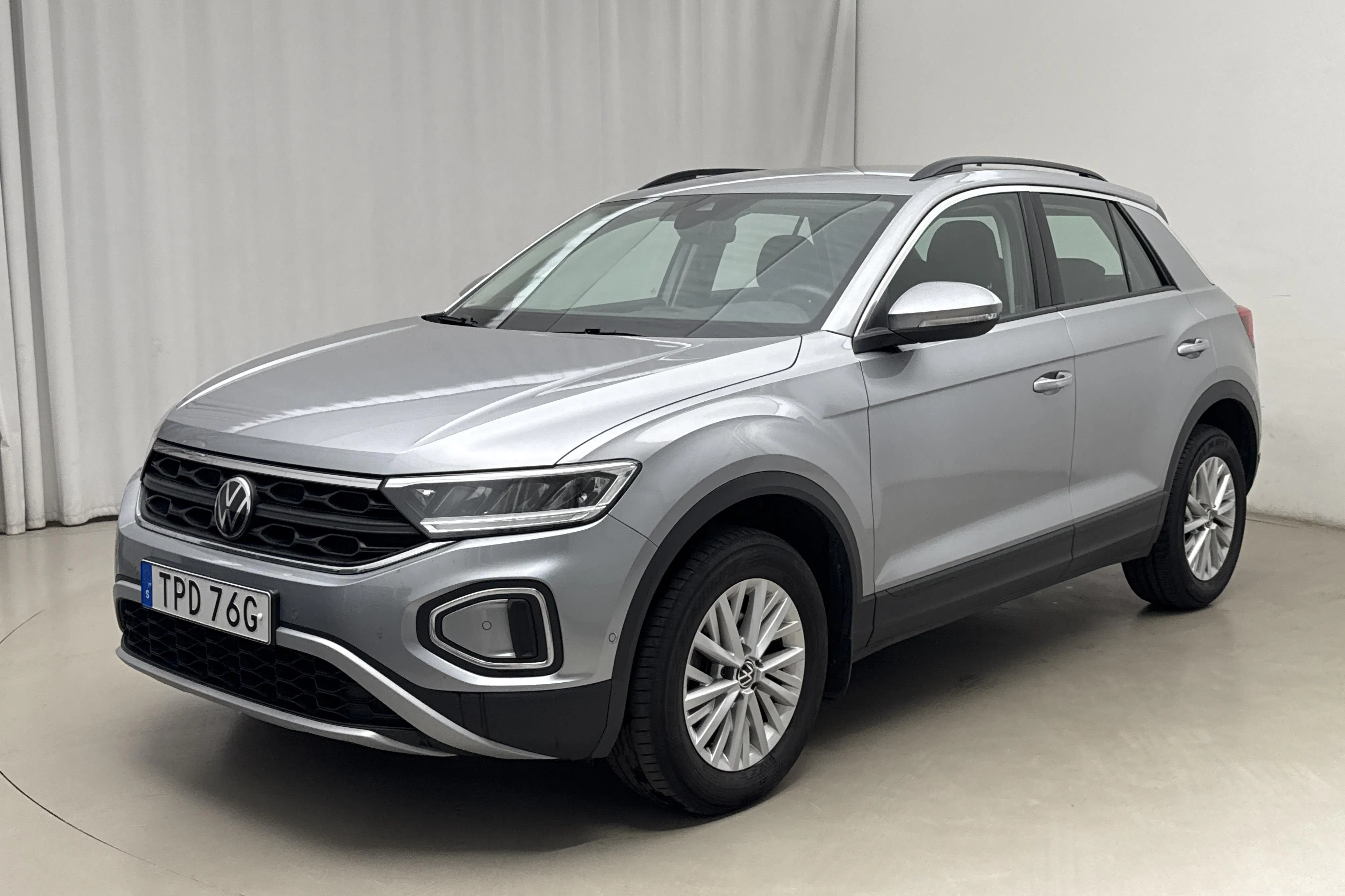 Presentationsfoto 1 av 17: VW T-Roc 1.5 TSI (150hk) - 10 106 mil - Automat - silver - 2022