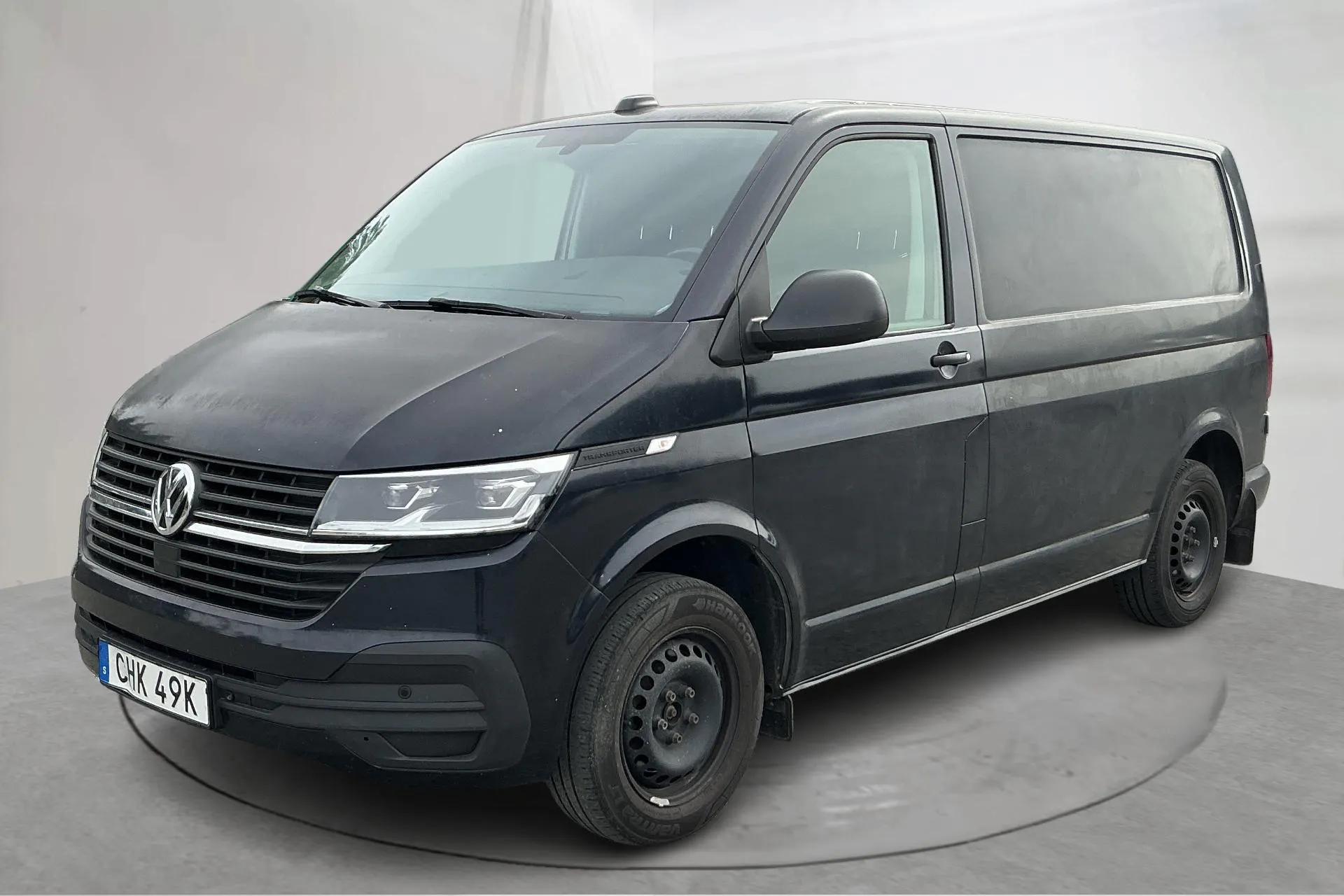 Presentationsfoto 1 av 16: VW Transporter T6.1 Skåp TDI (150hk) - 5 532 mil - Automat - silver - 2023