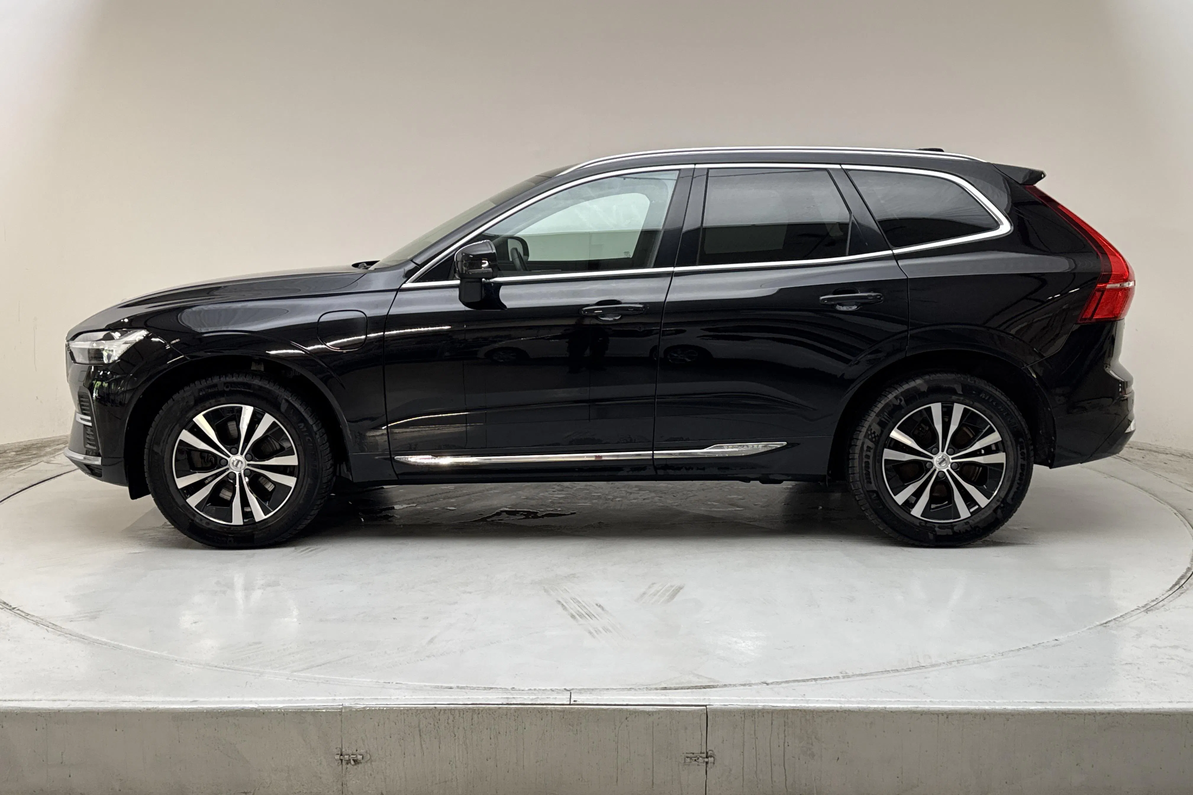 Presentation photo 2 of 18: Volvo XC60 T6 AWD Recharge (350hk) - 161 000 km - Automatic - black - 2023