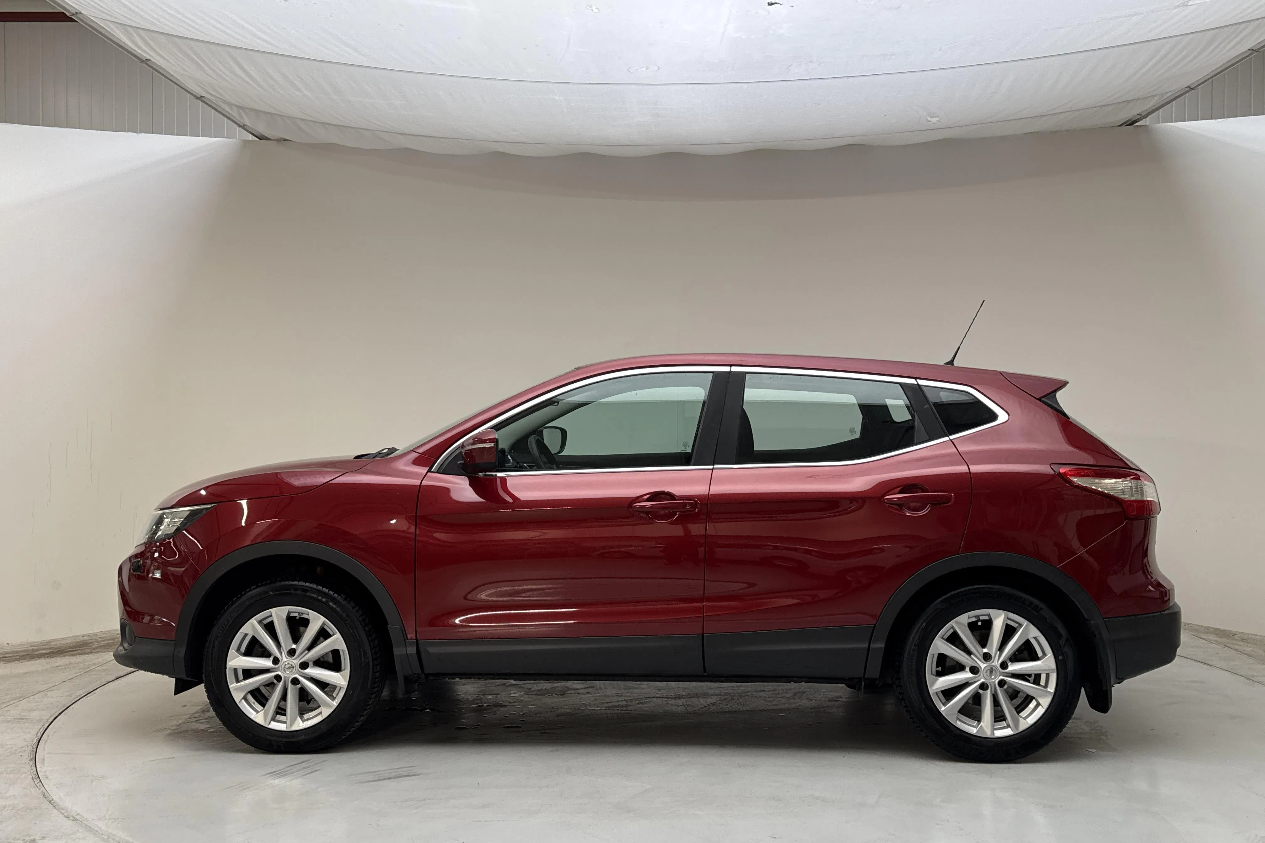 Presentationsfoto 2 av 12: Nissan Qashqai 1.2 (115hk) - 16 699 mil - Manuell - röd - 2014