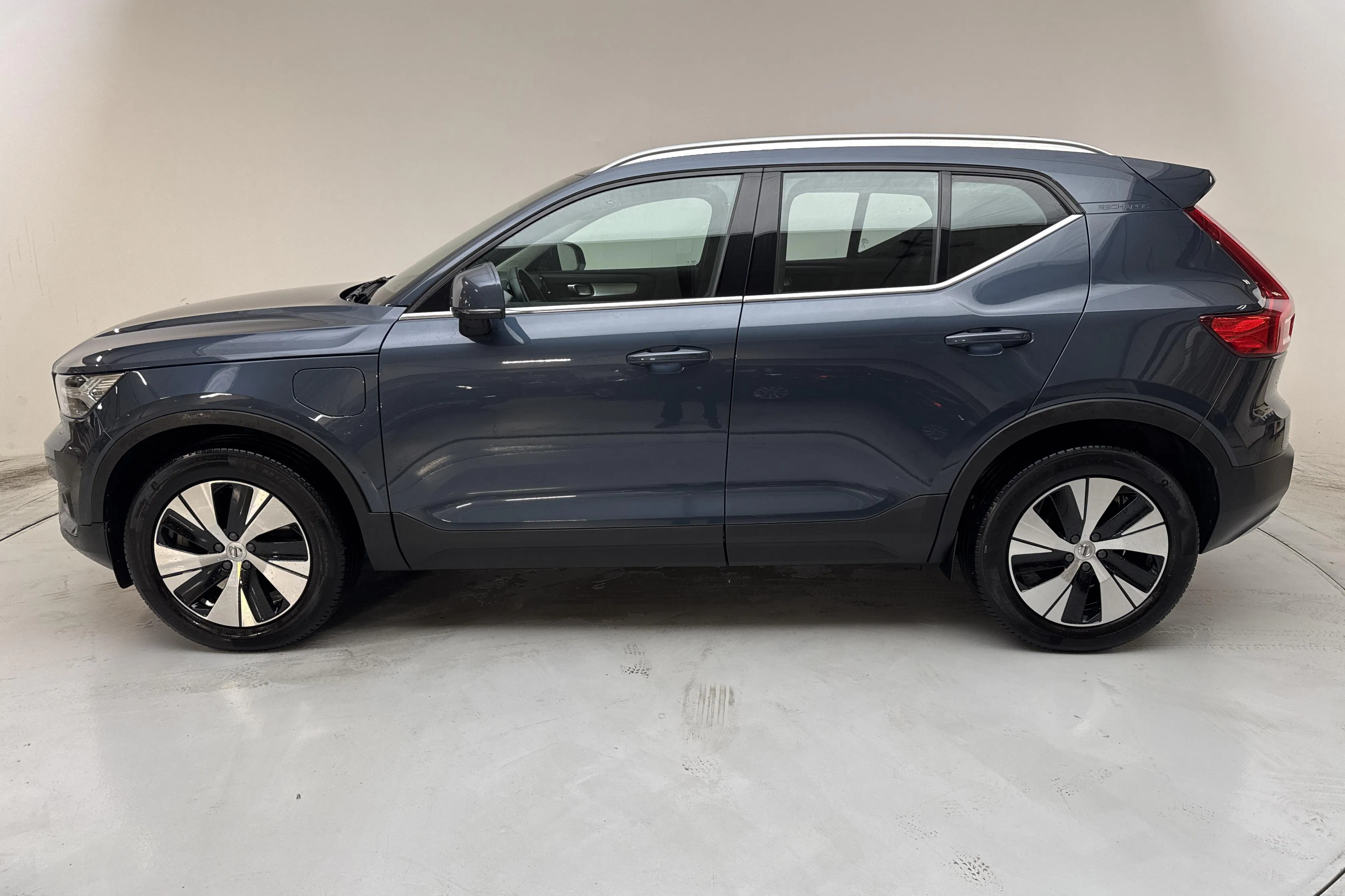 Presentation photo 2 of 17: Volvo XC40 T4 2WD Twin Engine (211hk) - 75 850 km - Automatic - dark blue - 2021