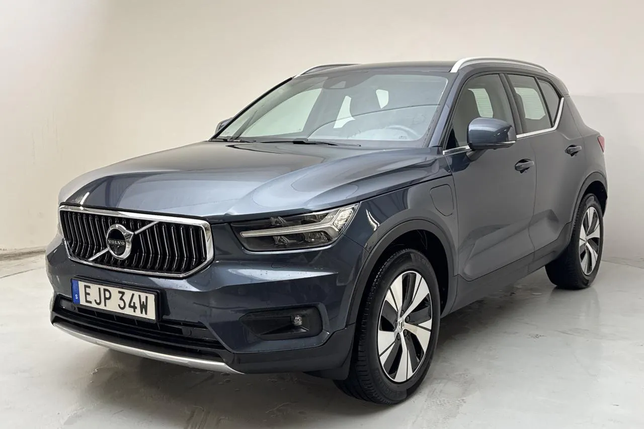 Presentation photo 1 of 17: Volvo XC40 T4 2WD Twin Engine (211hk) - 75 850 km - Automatic - dark blue - 2021