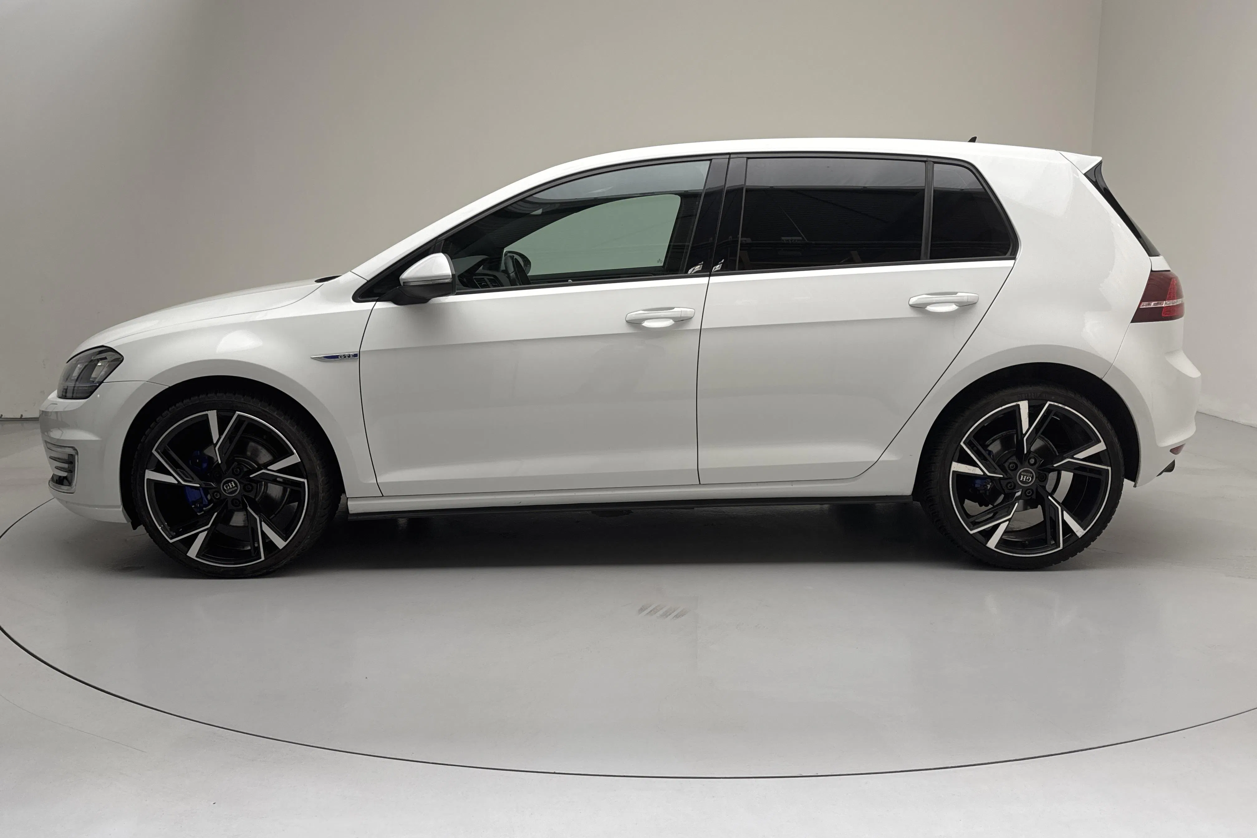Presentation photo 2 of 16: VW Golf VII GTE 5dr (204hk) - 14 617 Scandinavian mile - Automatic - white - 2017