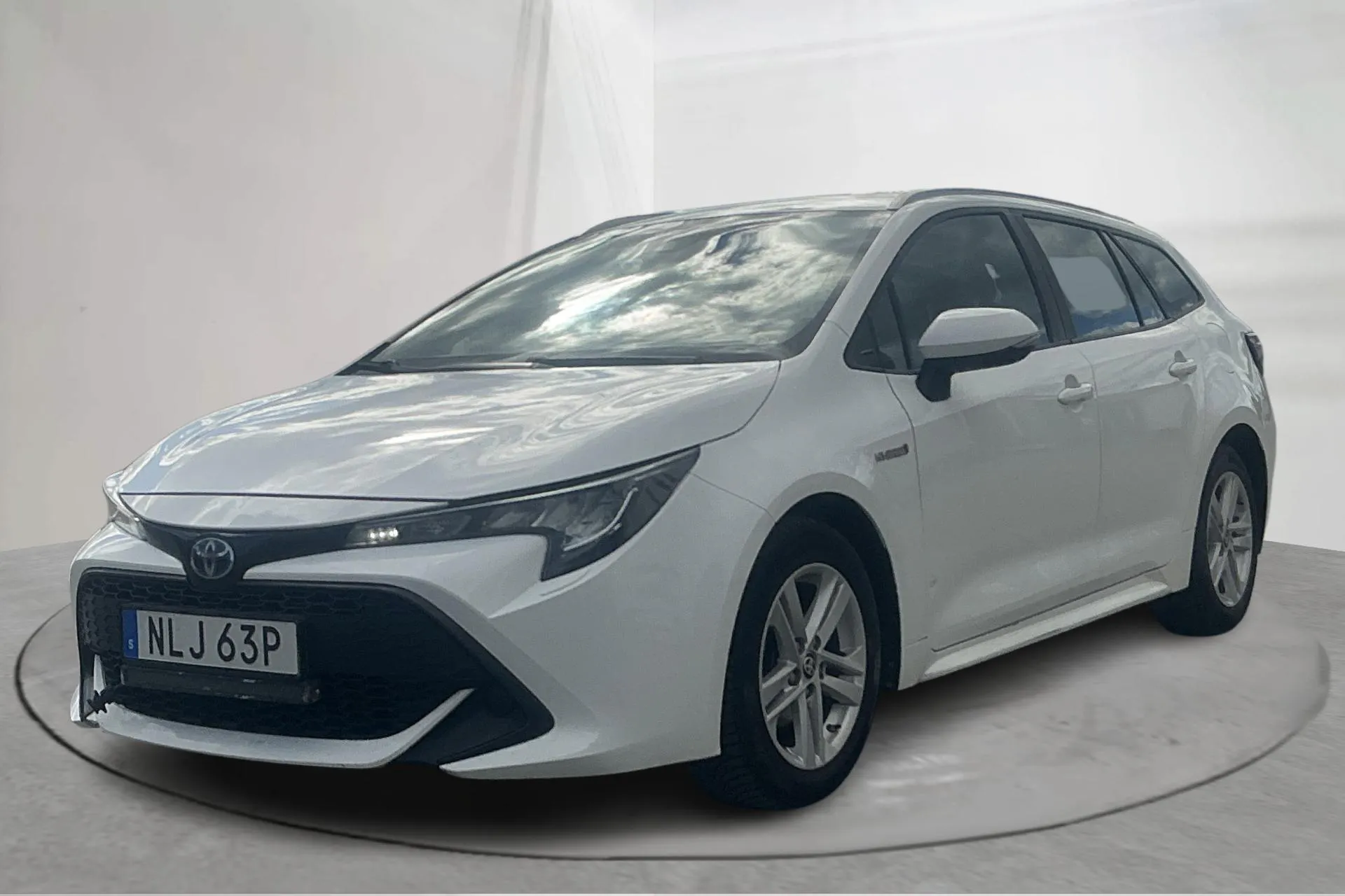 Presentationsfoto 1 av 13: Toyota Corolla 1.8 Hybrid Touring Sports (122hk) - 18 212 mil - Automat - vit - 2020