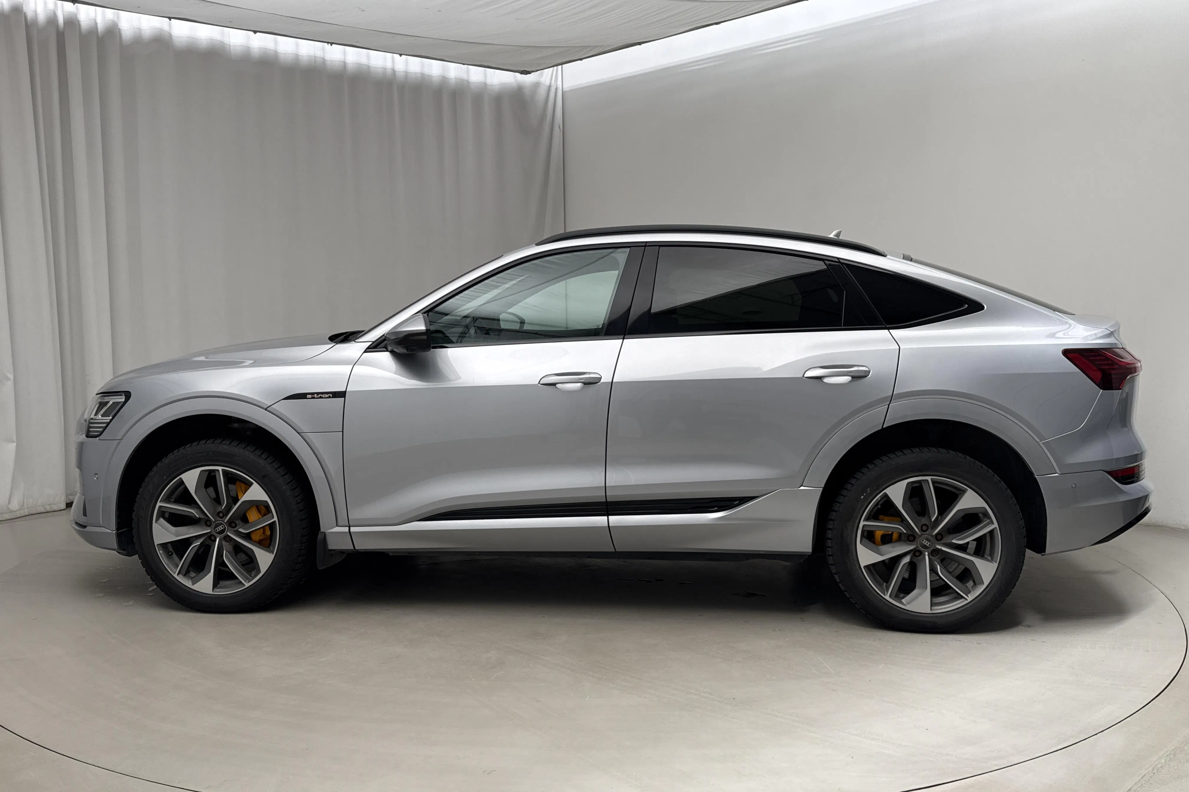 Presentation photo 2 of 24: Audi e-tron Sportback 55 quattro 95kWh (408hk) - 67 310 km - Automatic - silver - 2021