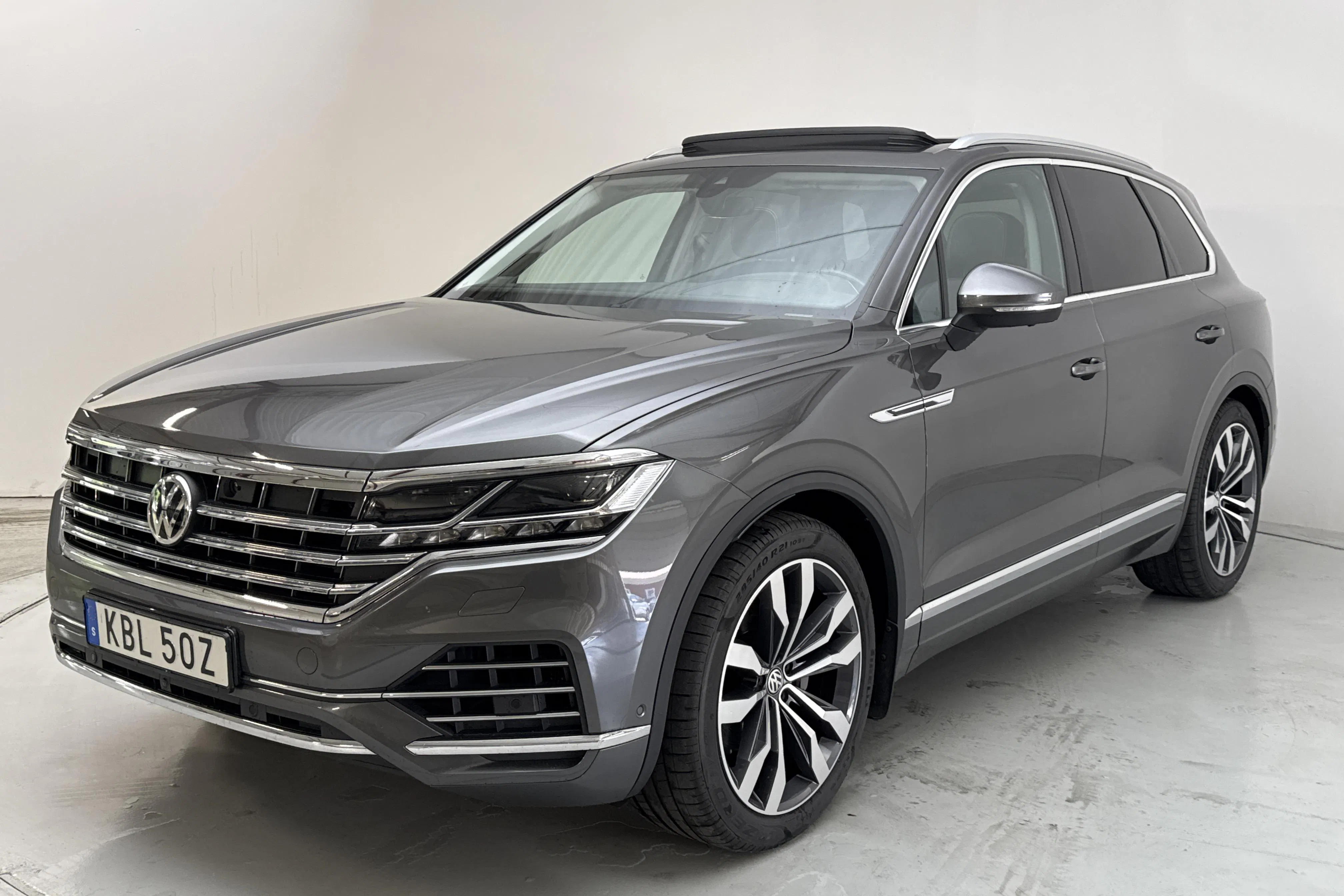 Presentationsfoto 1 av 19: VW Touareg V6 TDI 4Motion (286hk) - 11 314 mil - Automat - Mörkgrå - 2020