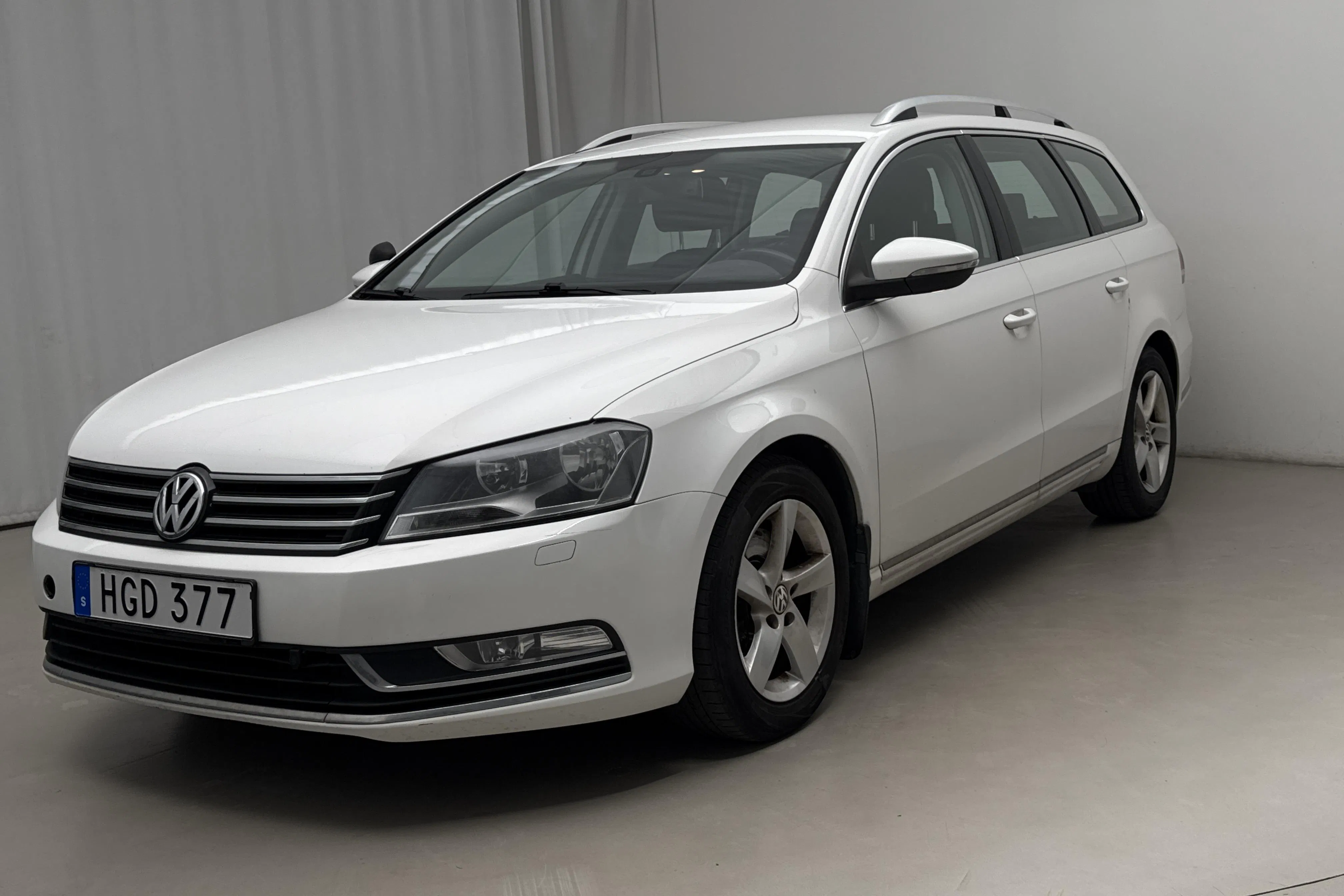 Presentation photo 1 of 13: VW Passat 2.0 TDI BlueMotion Technology Variant (140hk) - 13 528 Scandinavian mile - Manual - white - 2014