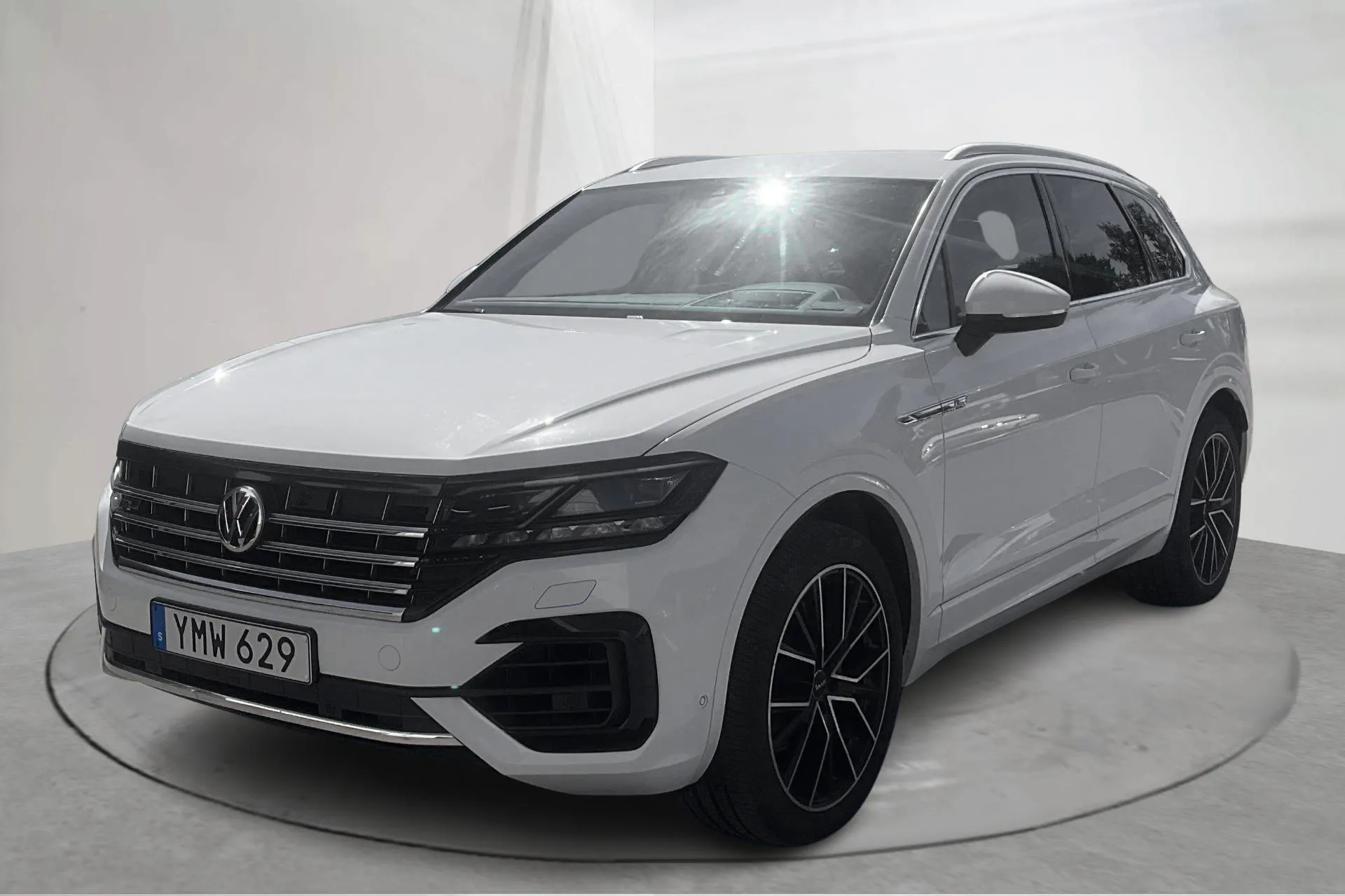 Presentationsfoto 1 av 20: VW Touareg V6 TDI 4Motion (286hk) - 14 135 mil - Automat - vit - 2018
