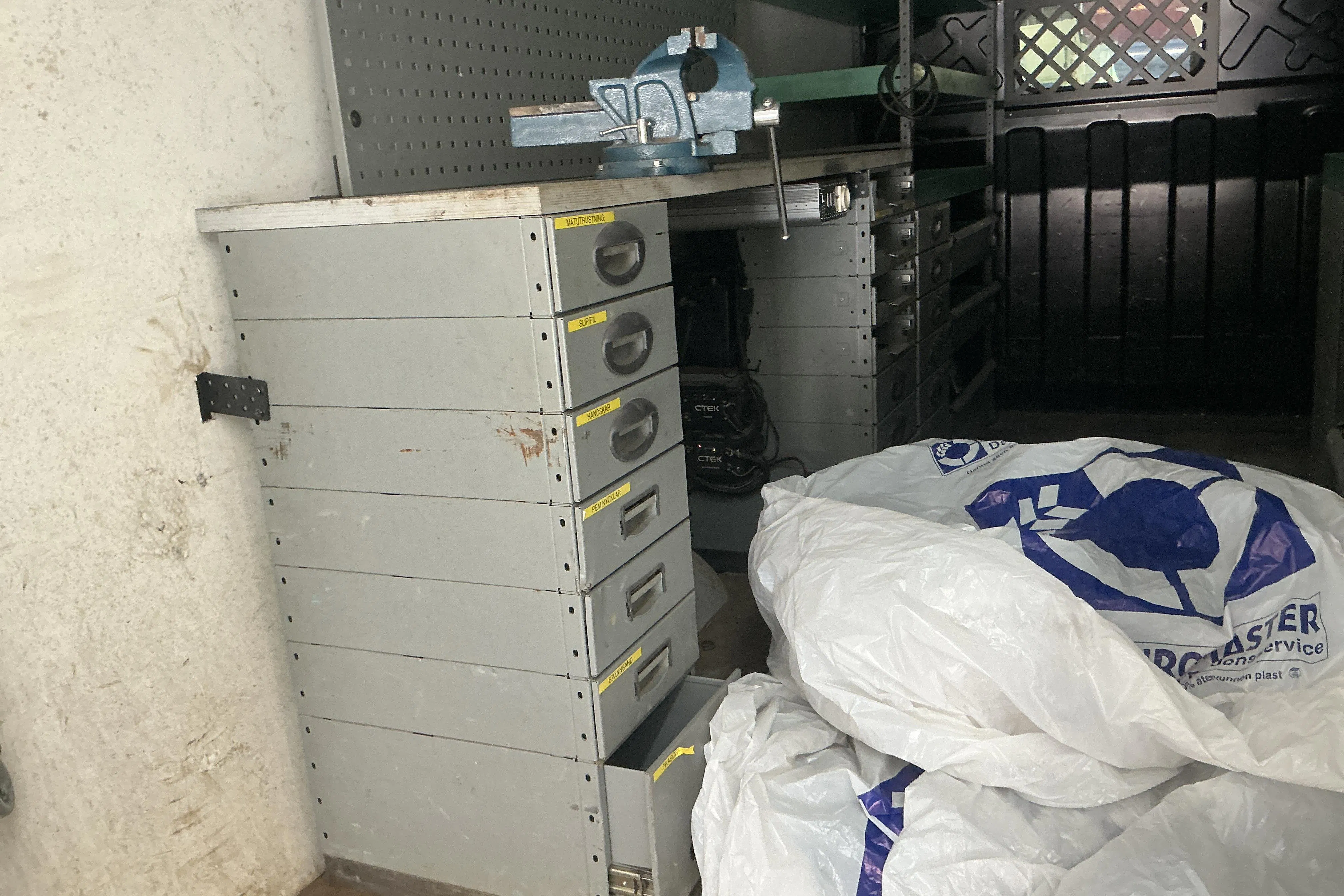 Presentation photo 12 of 12: Iveco Daily 35 2.3 (136hk) - 278 950 km - Automatic - white - 2018