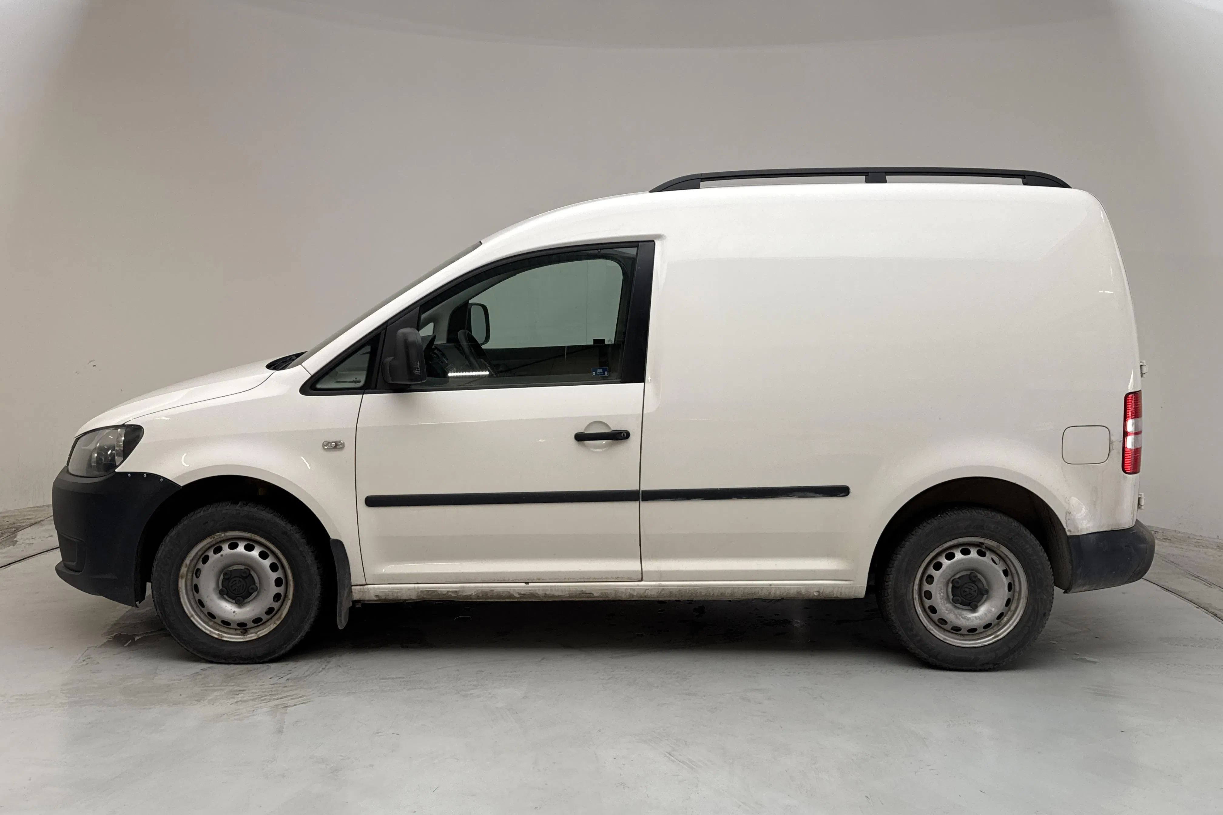 Presentationsfoto 2 av 10: VW Caddy 1.6 TDI Skåp (102hk) - 25 702 mil - Automat - vit - 2013