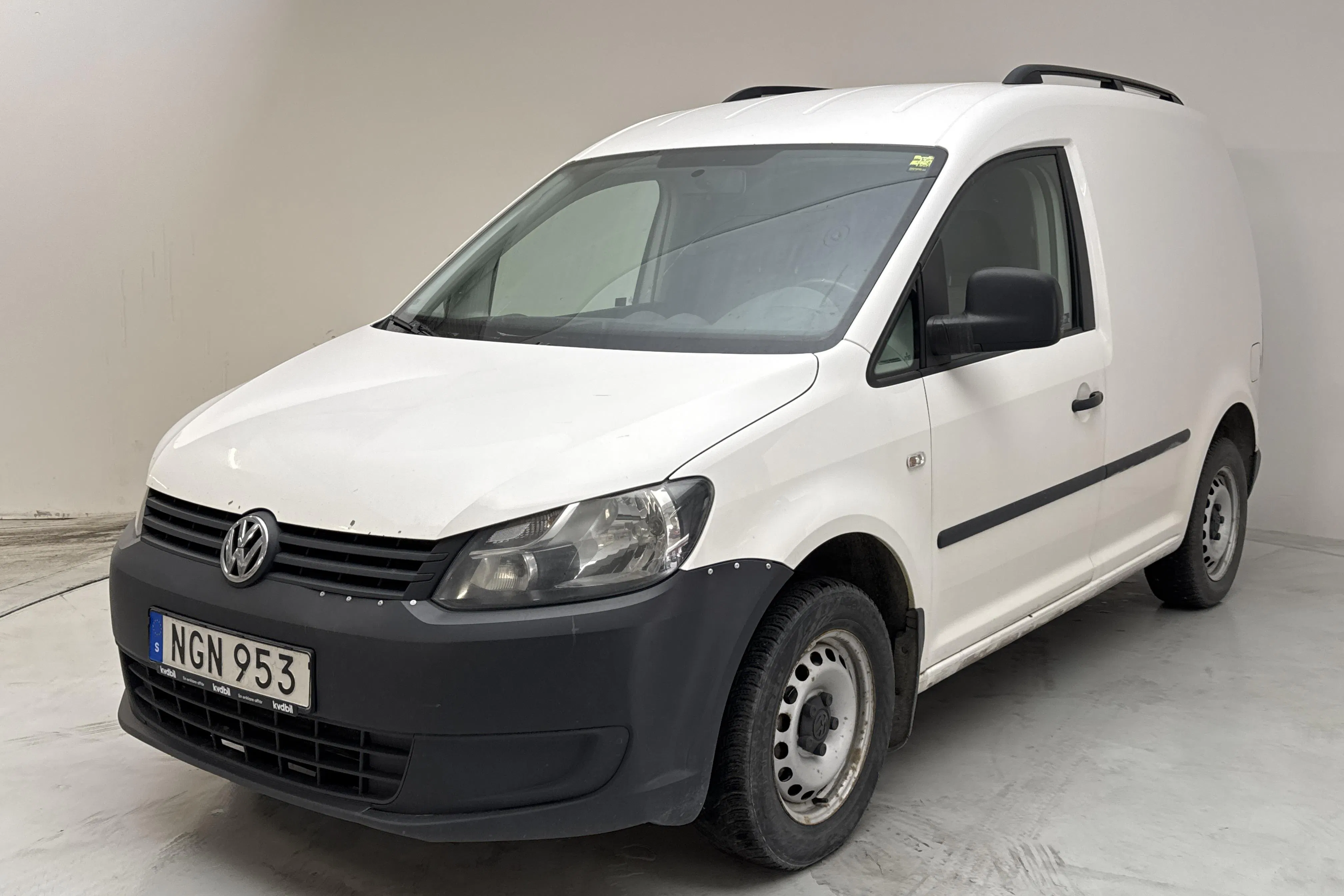 Presentationsfoto 1 av 10: VW Caddy 1.6 TDI Skåp (102hk) - 25 702 mil - Automat - vit - 2013