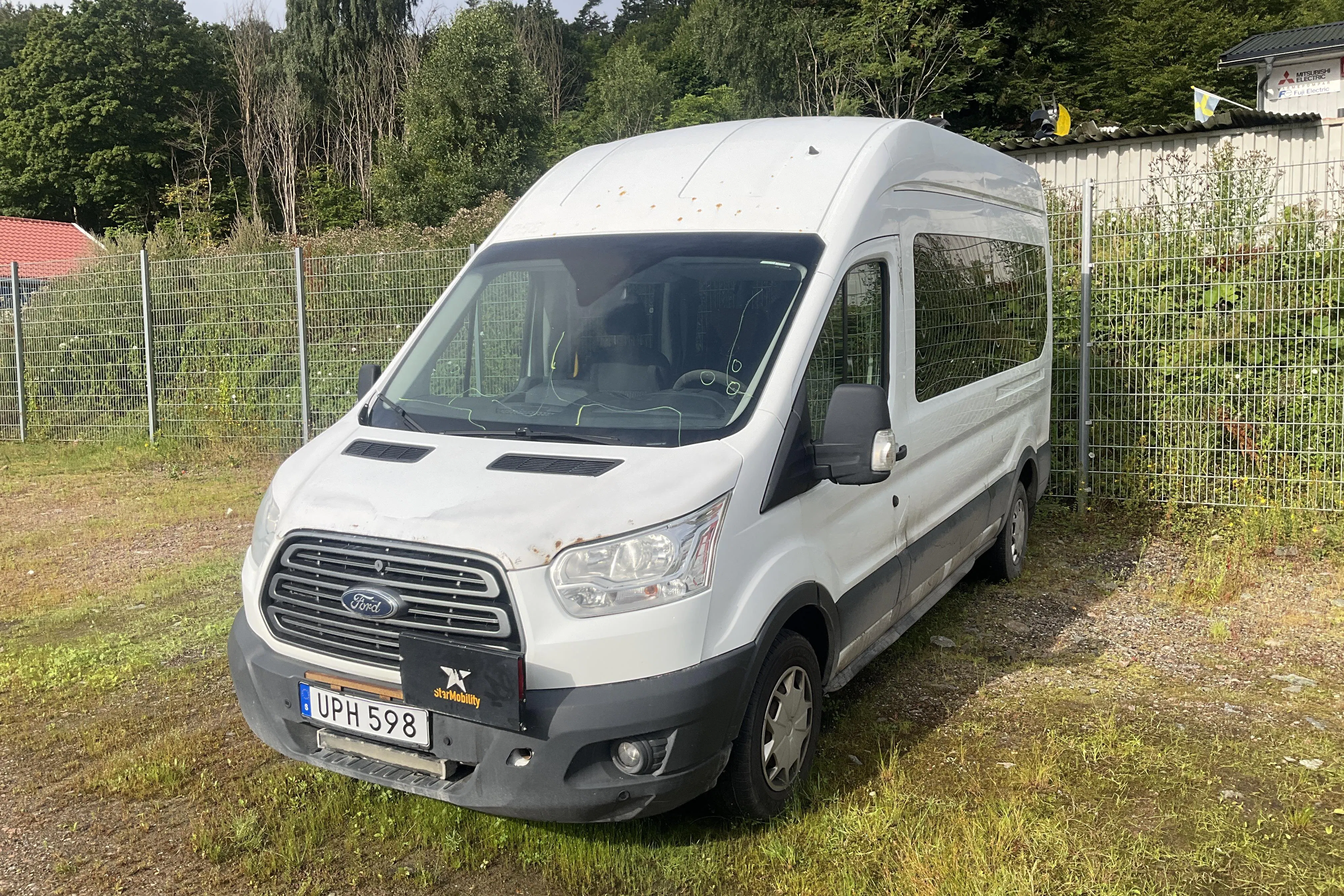 Presentationsfoto 1 av 13: Ford Transit 310 2.0 TDCi 2WD Buss (130hk) - 42 397 mil - Manuell - vit - 2019