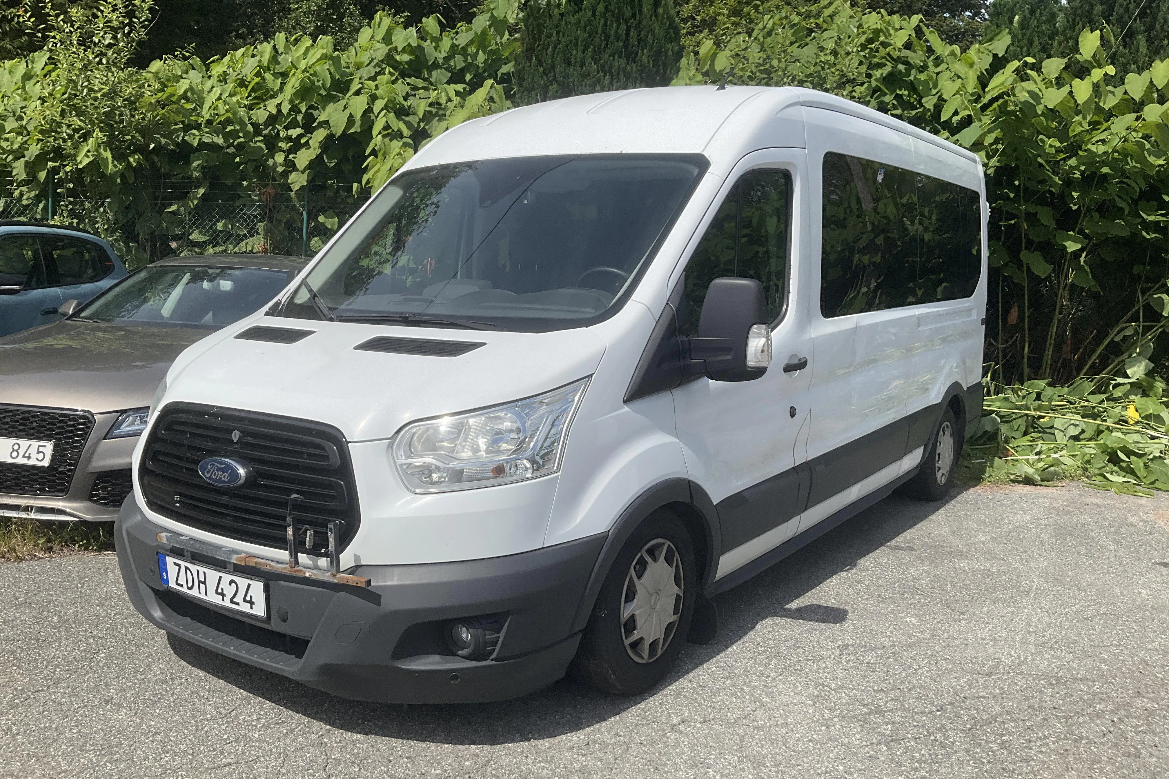 Presentation photo 1 of 12: Ford Transit 310 2.0 TDCi 2WD Buss (130hk) - 337 500 km - Manual - white - 2018