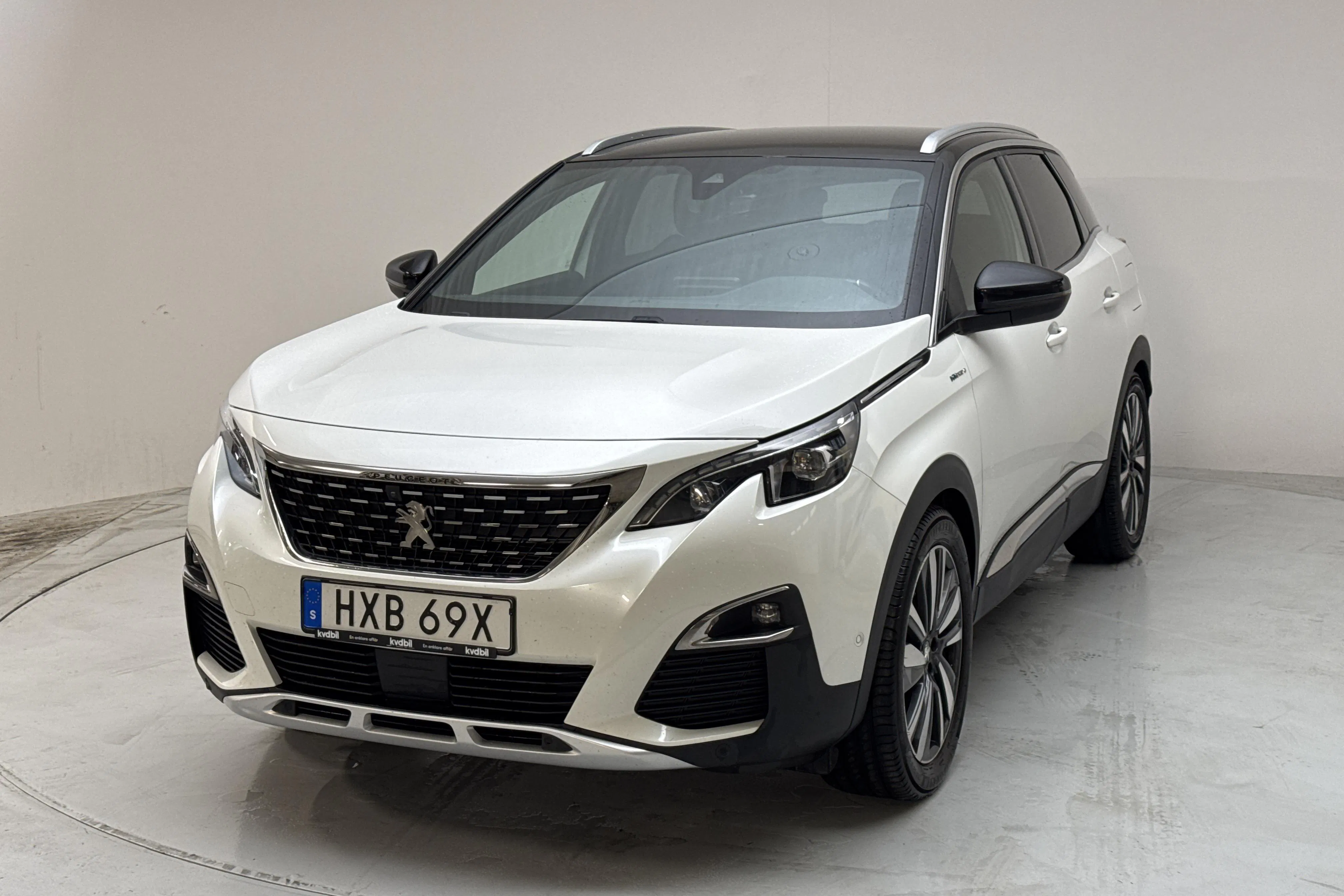 Presentationsfoto 1 av 16: Peugeot 3008 1.6 Plug-in Hybrid 4 (300hk) - 16 028 mil - Automat - vit - 2020