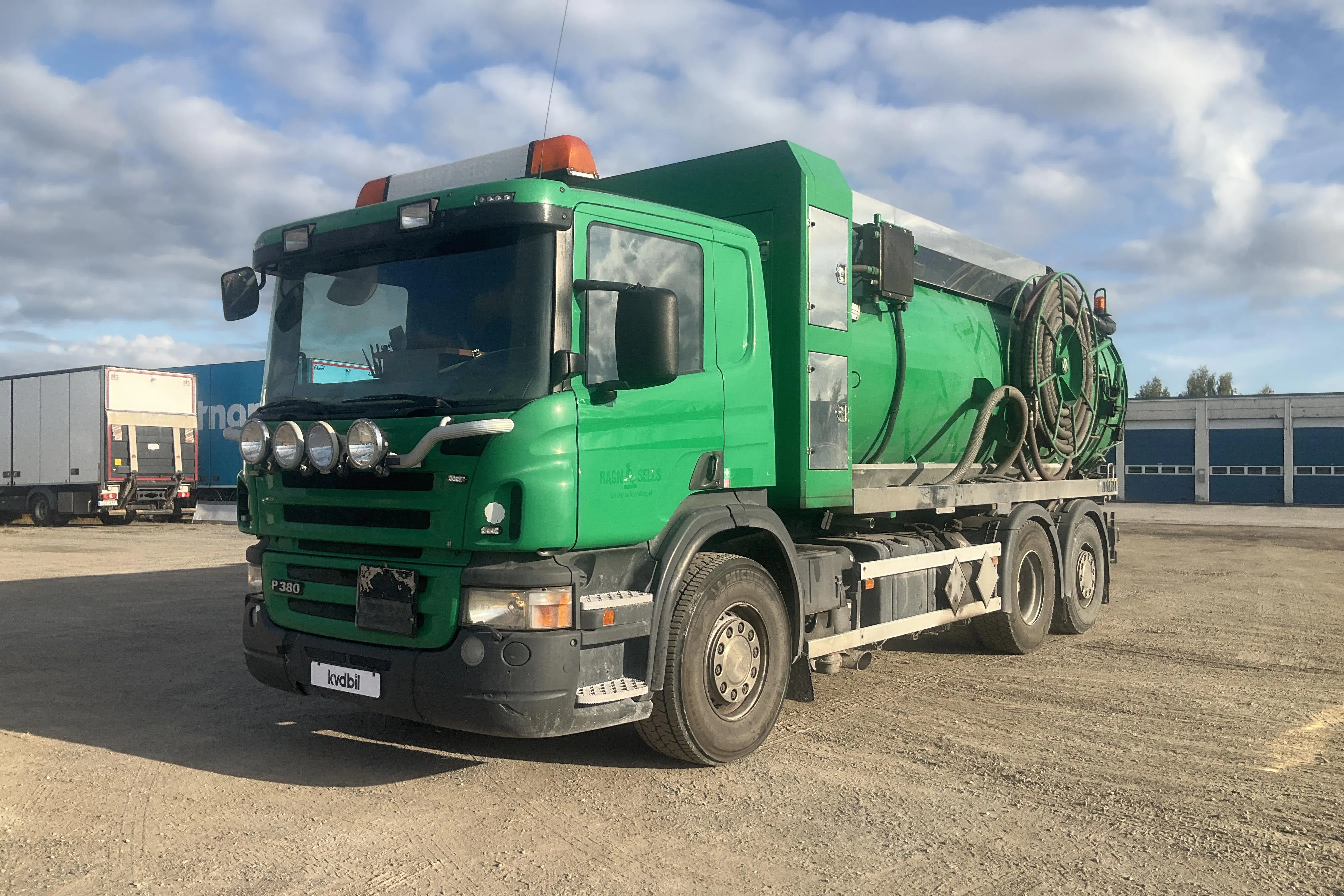 Presentation photo 1 of 59: Scania P380 - 343 888 km - Automatic - light grey - 2008