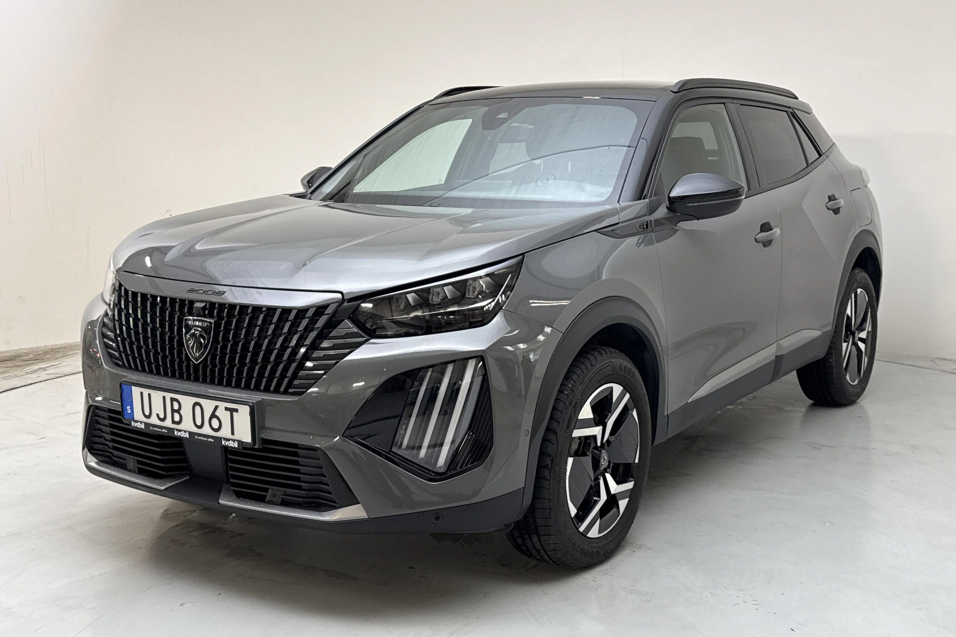 Presentationsfoto 1 av 15: Peugeot 2008 1.2 PureTech (130hk) - 2 513 mil - Automat - grå - 2024