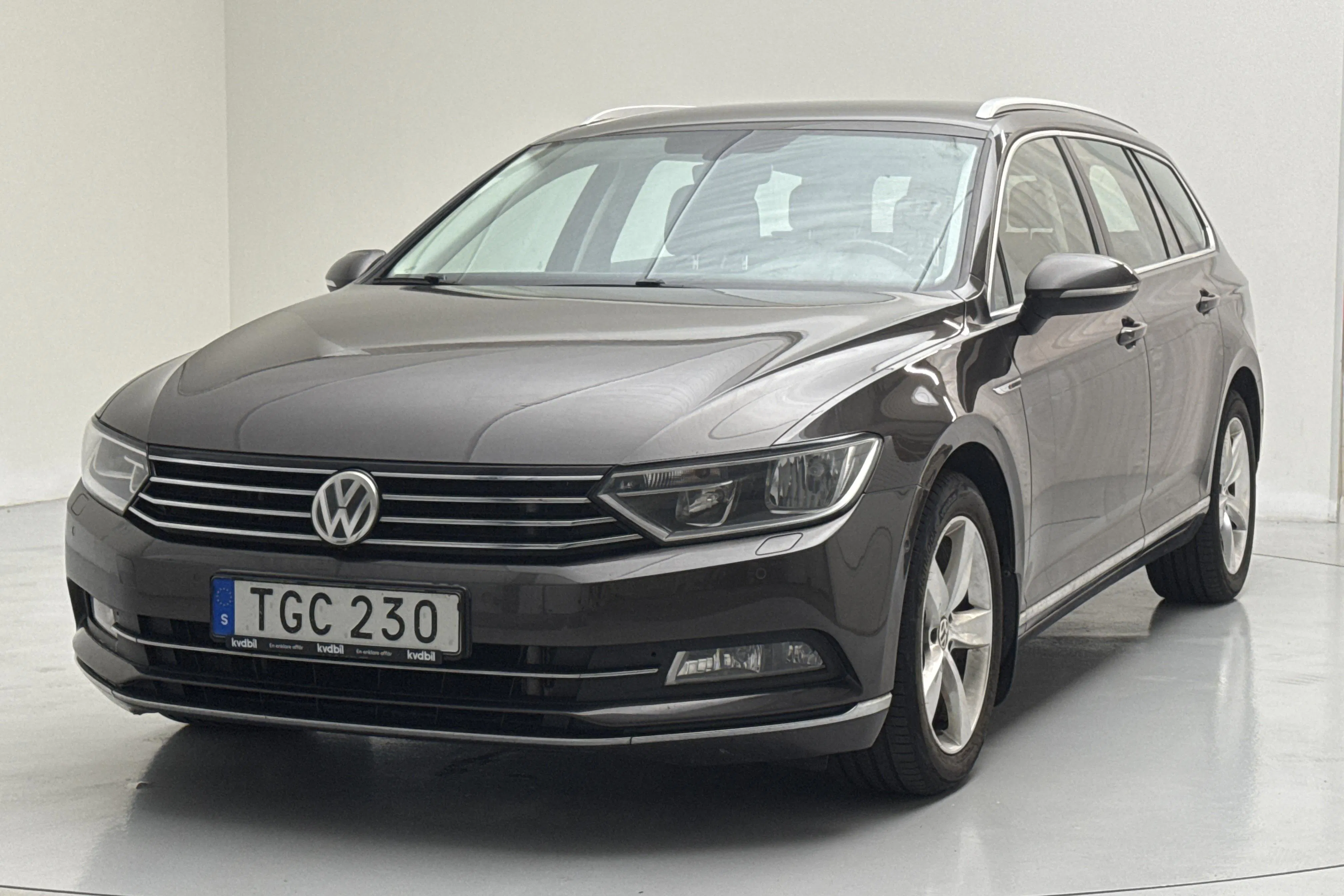 Presentationsfoto 1 av 16: VW Passat 2.0 TDI Sportscombi 4MOTION (190hk) - 22 149 mil - Automat - brun - 2015