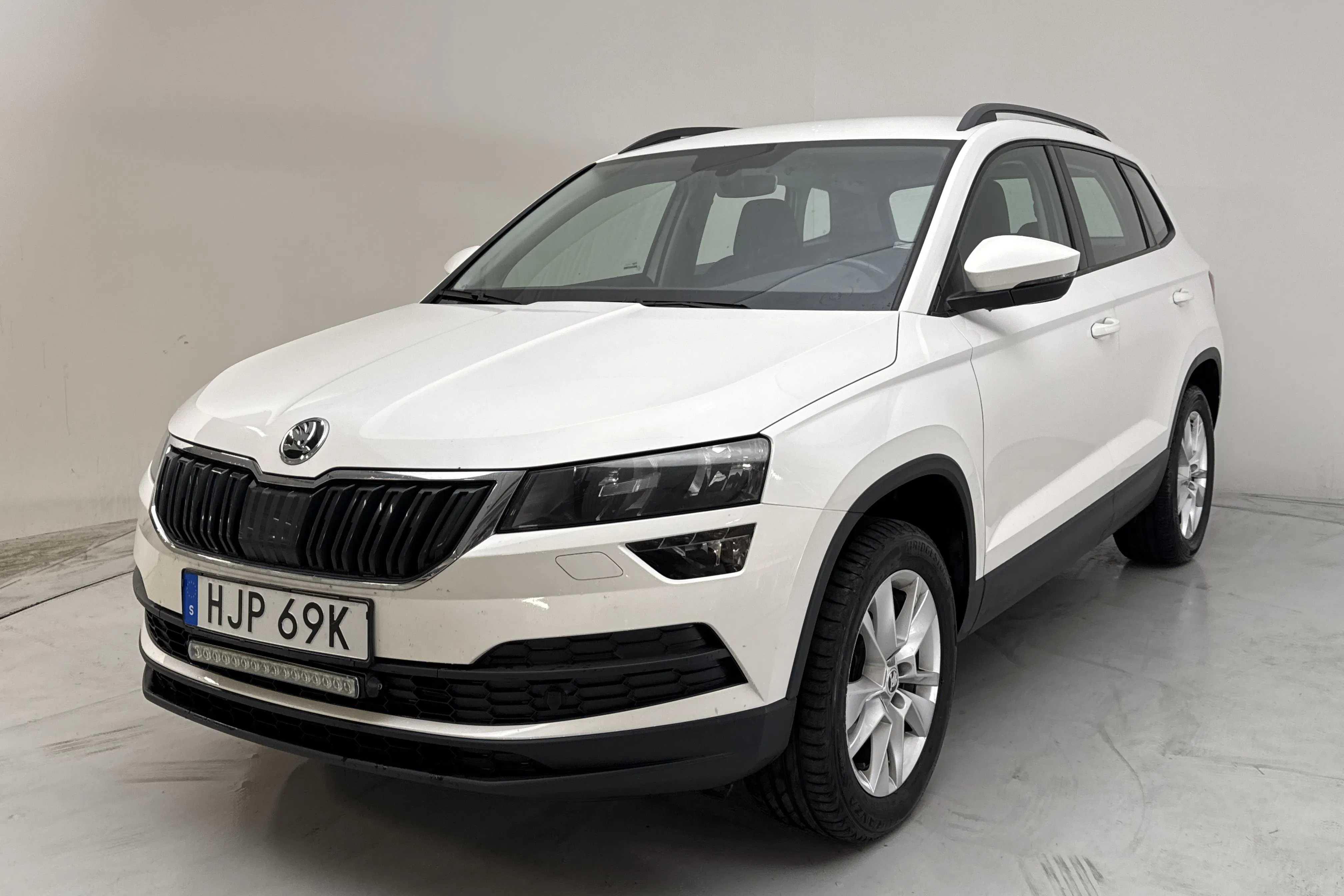 Presentationsfoto 1 av 15: Skoda Karoq 2.0 TDI 4X4 (150hk) - 8 367 mil - Automat - vit - 2020