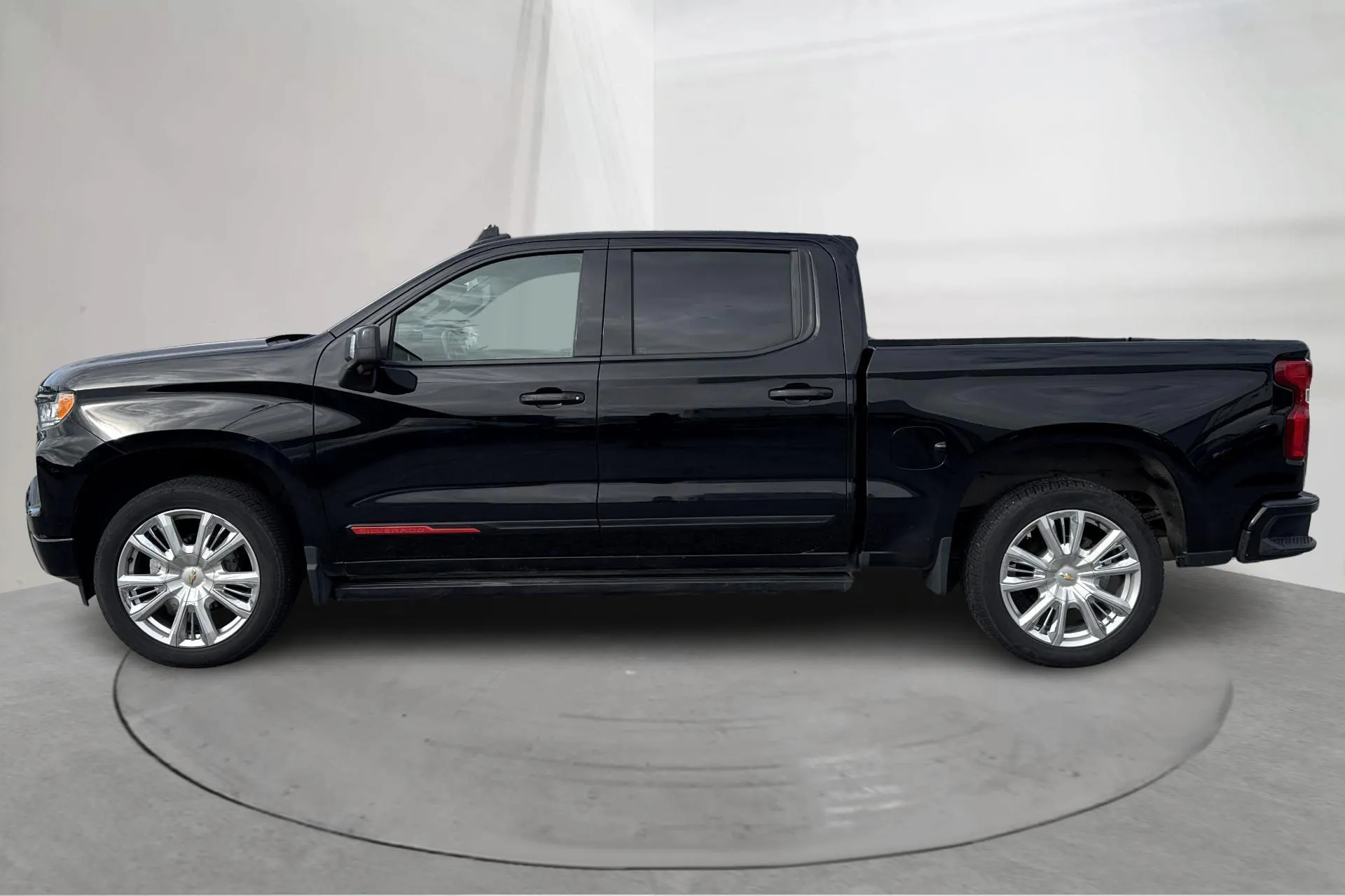 Presentation photo 2 of 21: Chevrolet Silverado 1500 Crew Cab V8 (426hk) - 66 030 km - Automatic - black - 2023