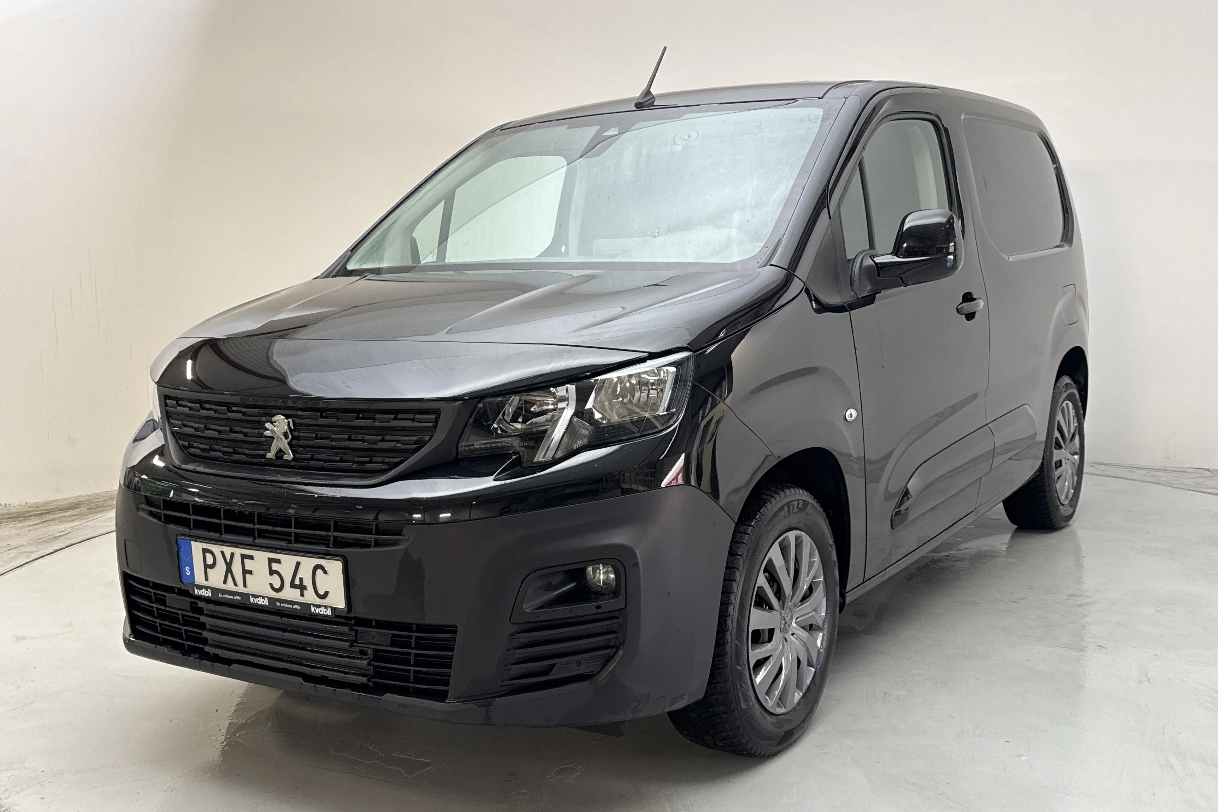 Presentationsfoto 1 av 15: Peugeot e-Partner 50kWh (136hk) - 4 966 mil - Automat - svart - 2023