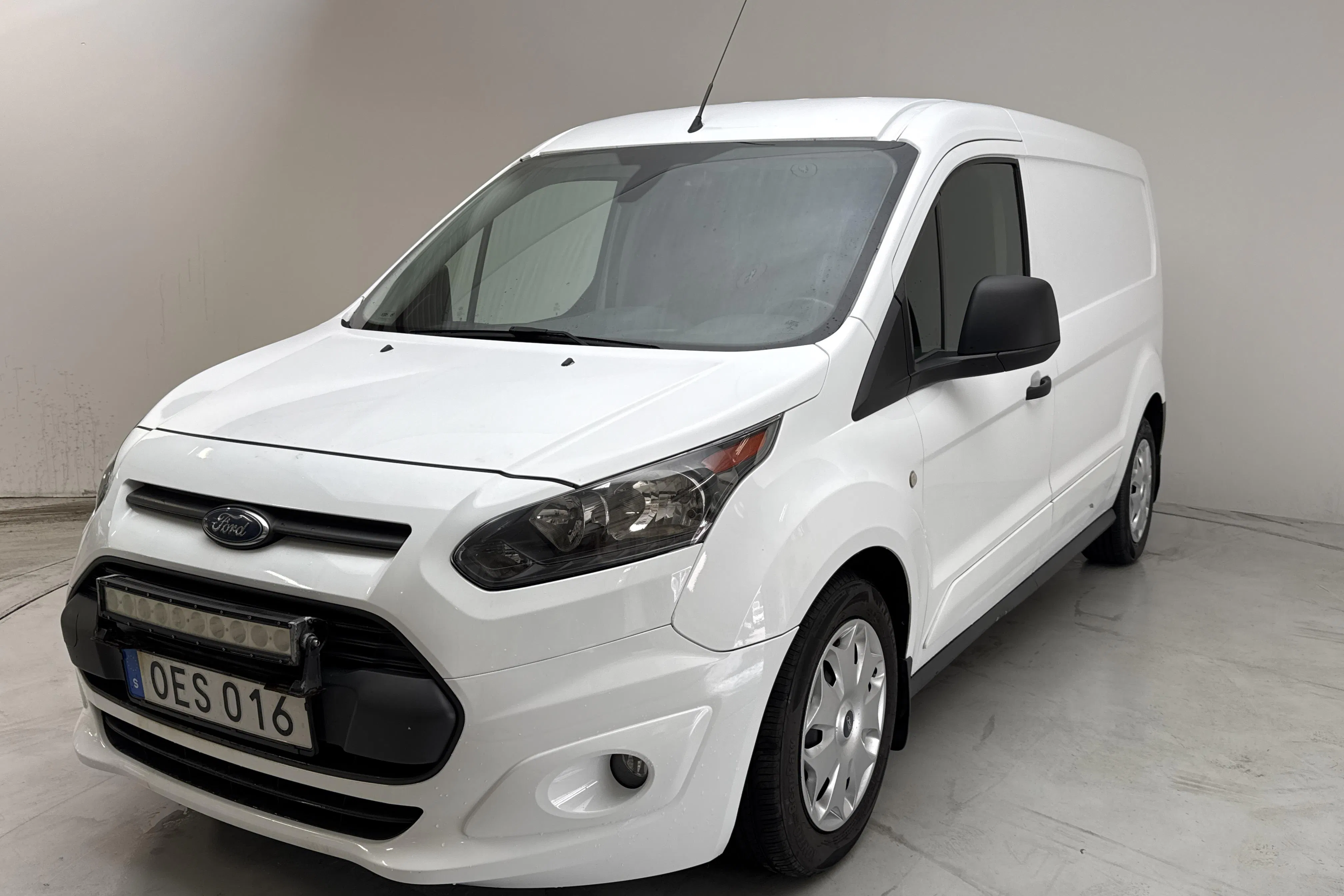 Presentationsfoto 1 av 13: Ford Transit Connect 1.5 TDCi (120hk) - 19 543 mil - Automat - vit - 2016