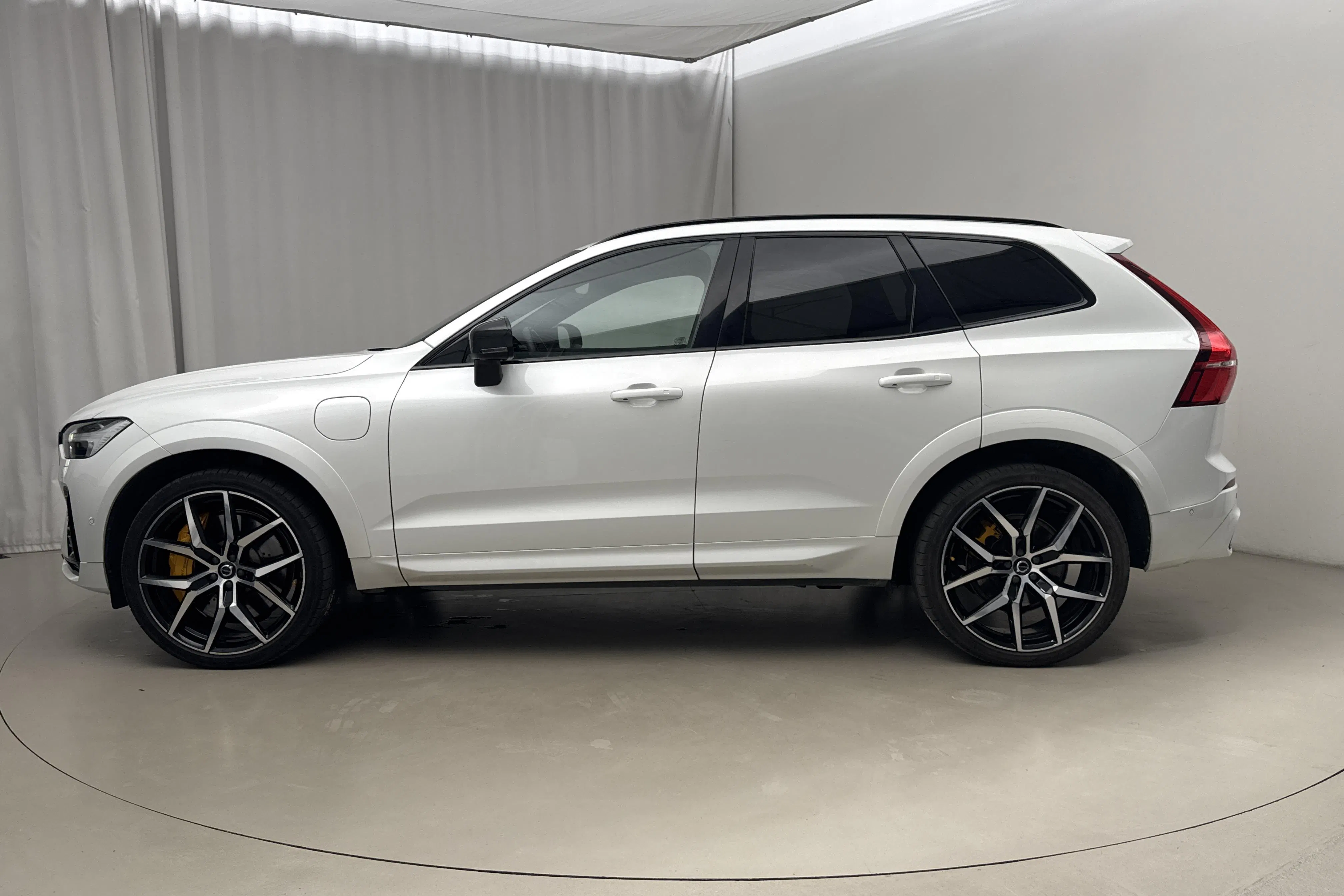 Presentationsfoto 2 av 23: Volvo XC60 T8 AWD Recharge (455hk) - 8 945 mil - Automat - vit - 2024