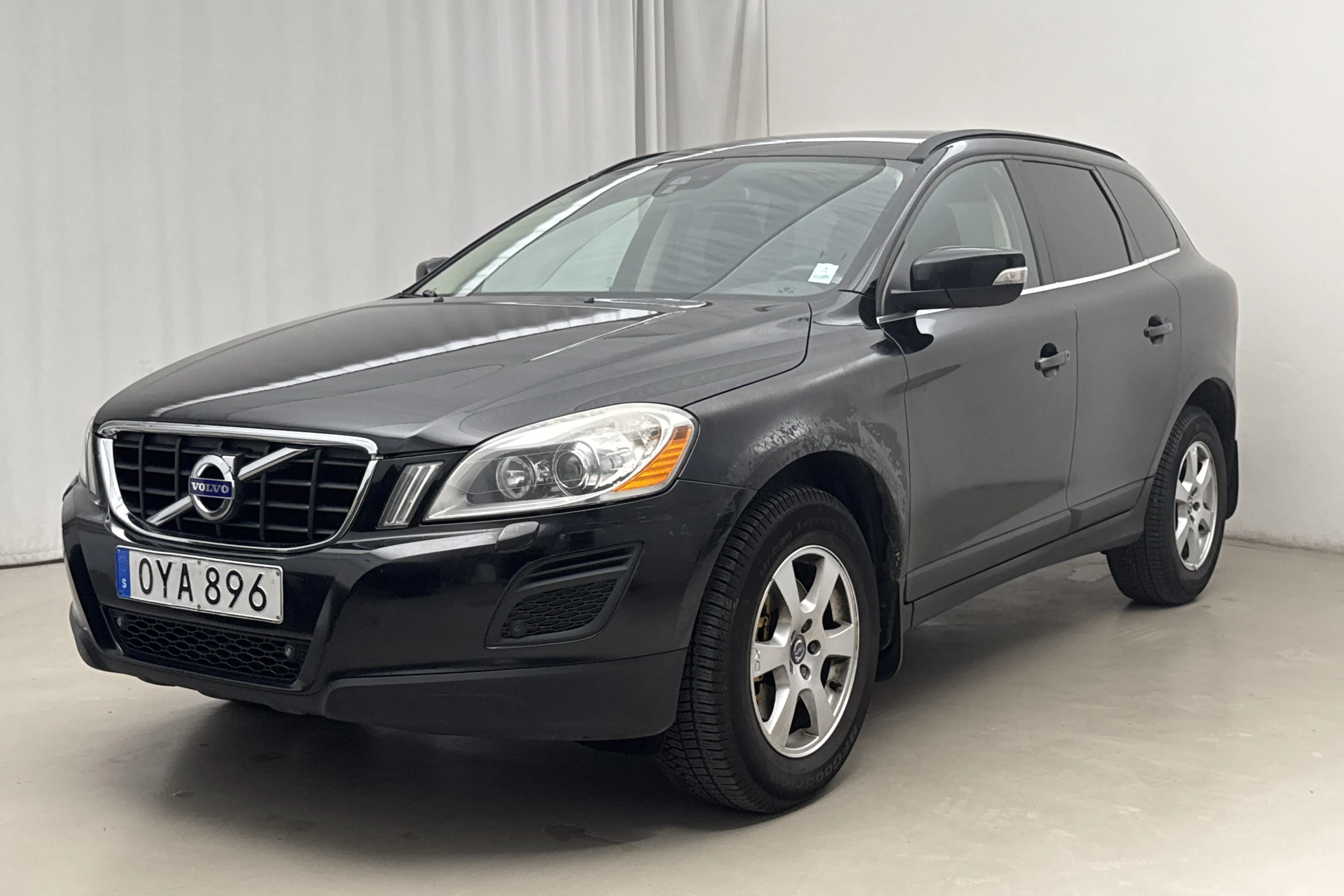 Presentationsfoto 1 av 13: Volvo XC60 D3 2WD (163hk) - 32 781 mil - Automat - svart - 2012