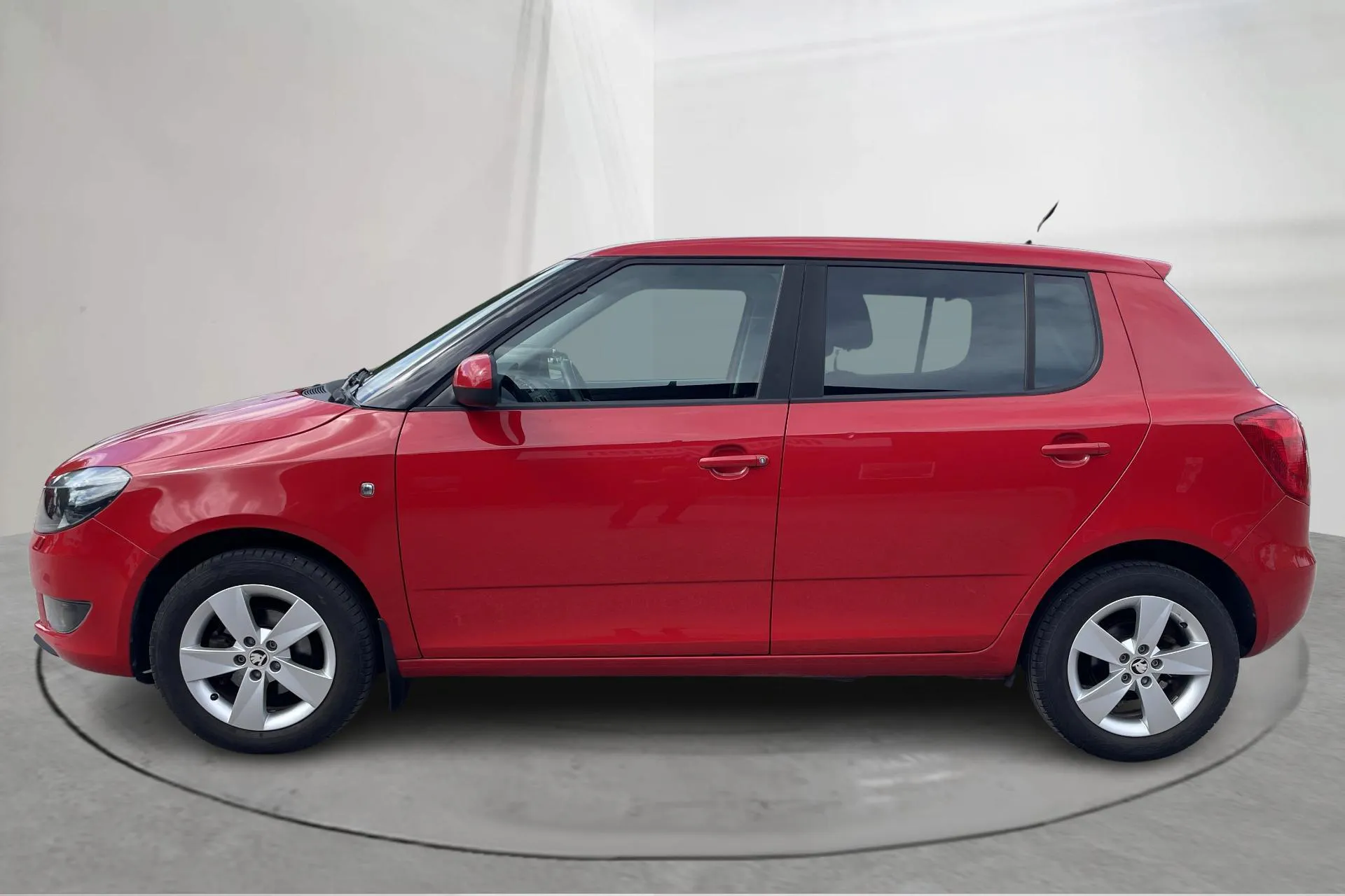 Presentationsfoto 2 av 14: Skoda Fabia 1.2 TSI (86hk) - 4 410 mil - Manuell - röd - 2015