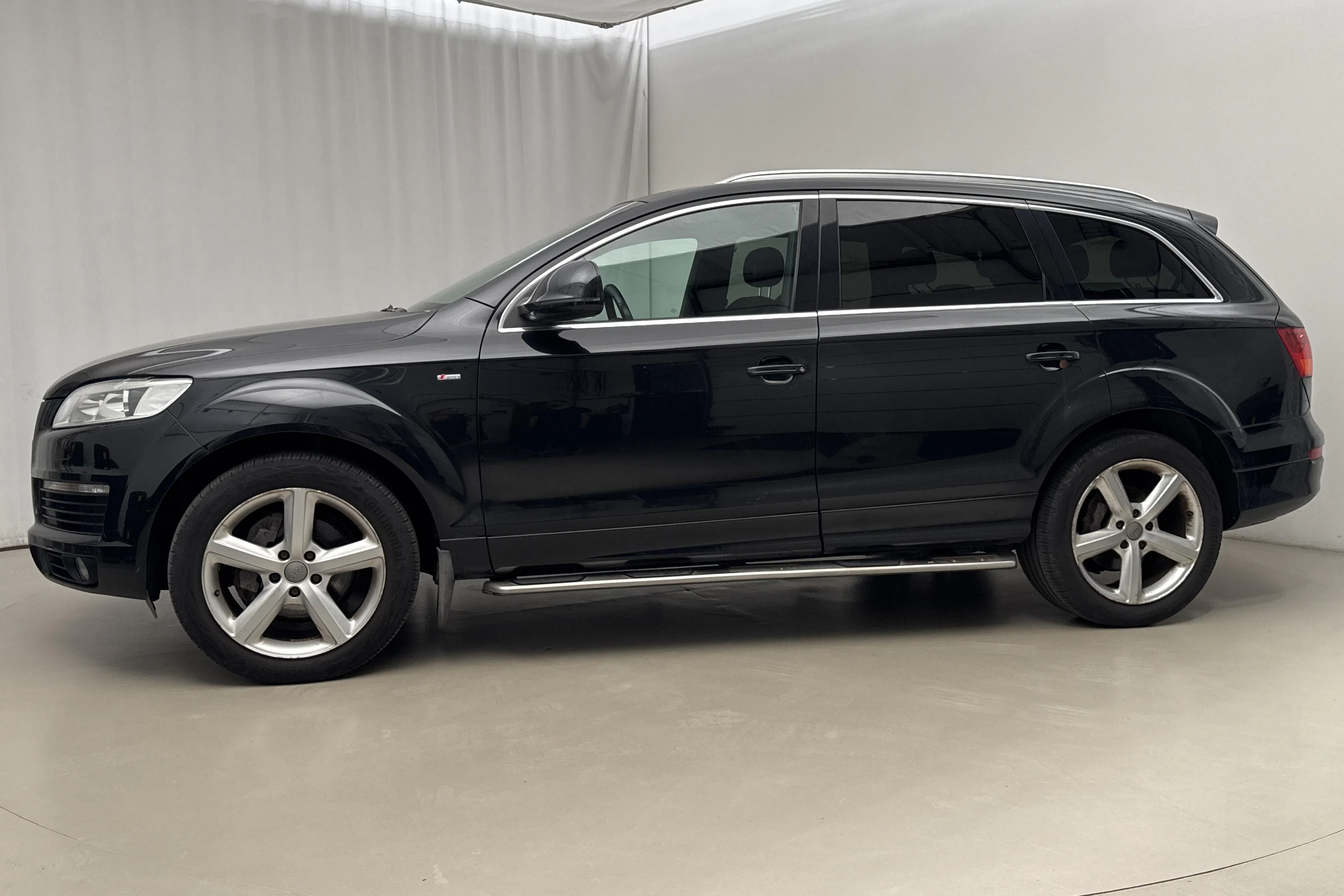 Presentationsfoto 2 av 21: Audi Q7 3.0 TDI quattro (240hk) - 16 350 mil - Automat - svart - 2009