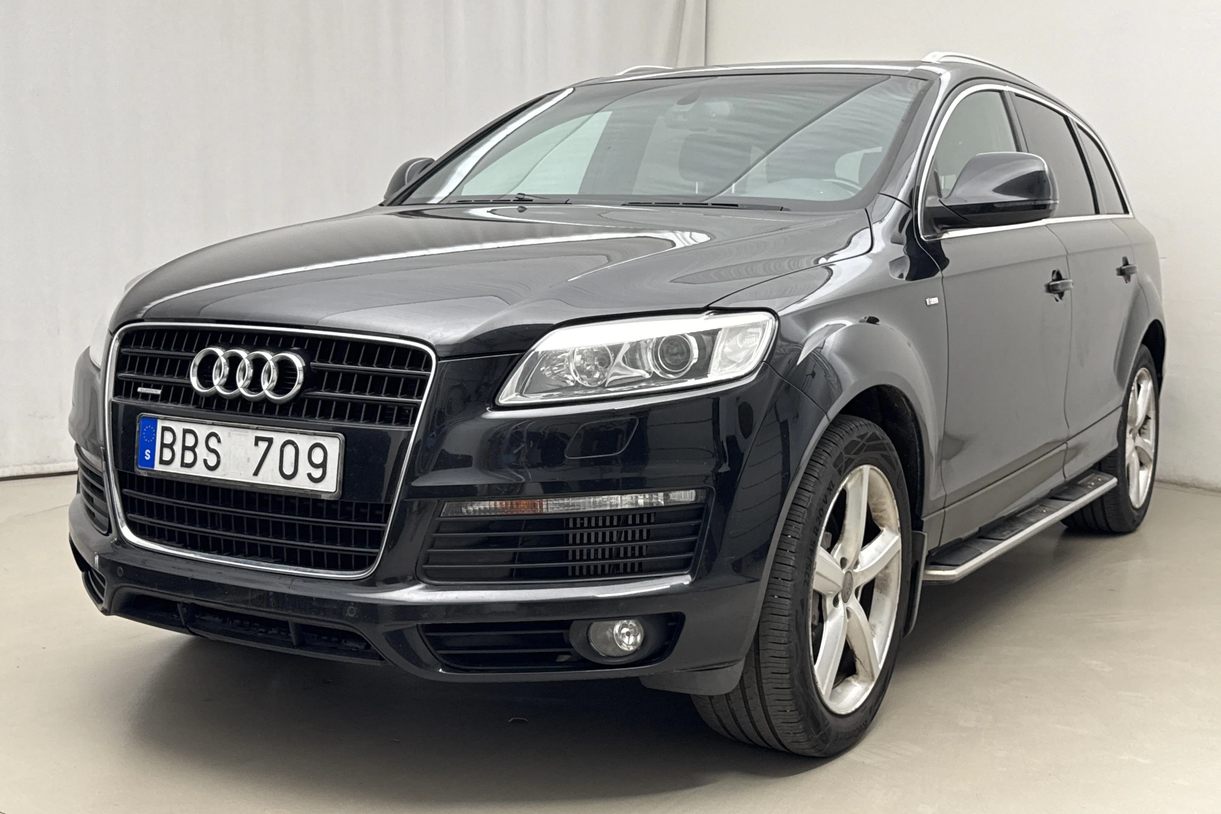 Presentationsfoto 1 av 21: Audi Q7 3.0 TDI quattro (240hk) - 16 350 mil - Automat - svart - 2009