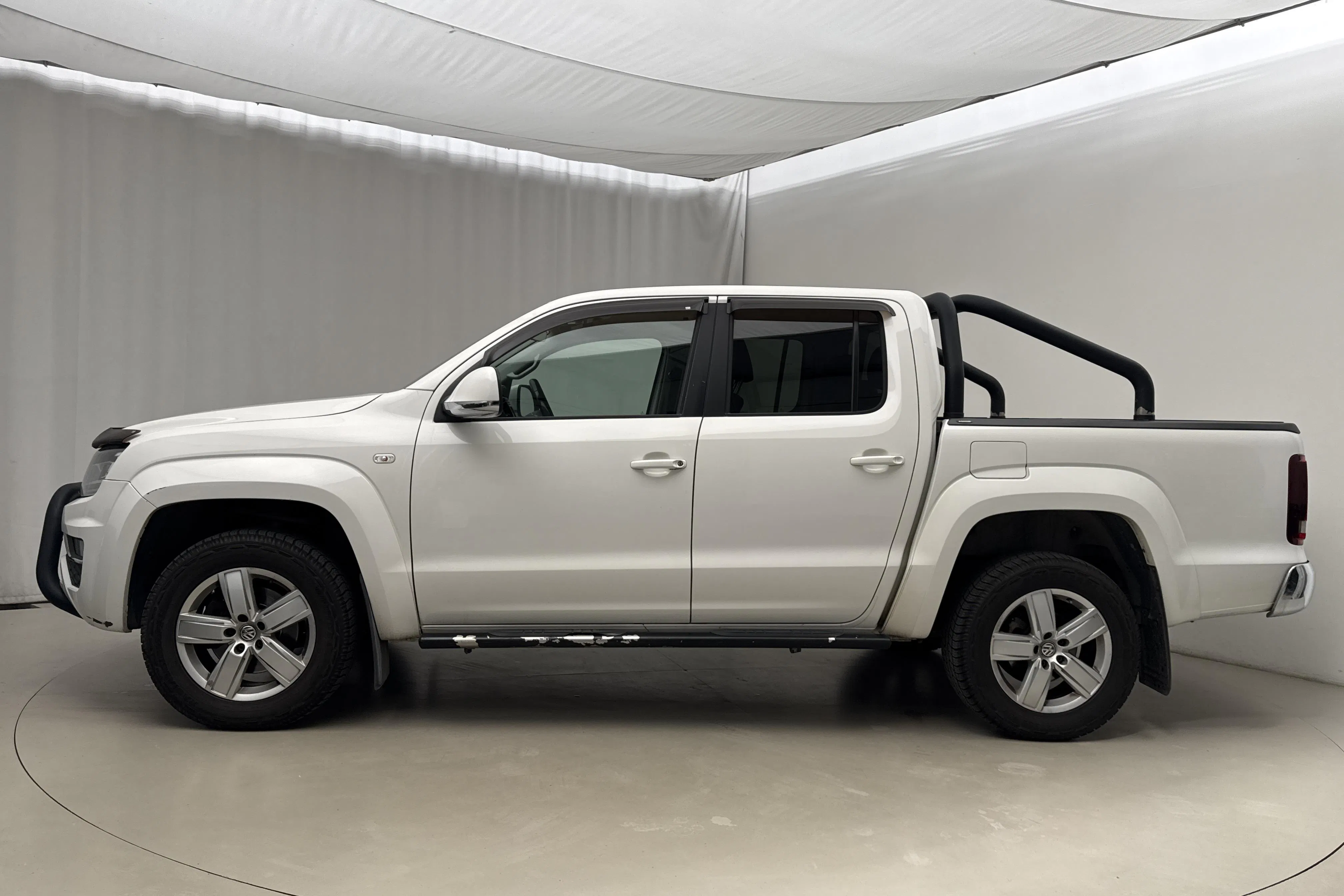Presentationsfoto 2 av 17: VW Amarok 3.0 TDI 4motion (258hk) - 31 324 mil - Automat - vit - 2019