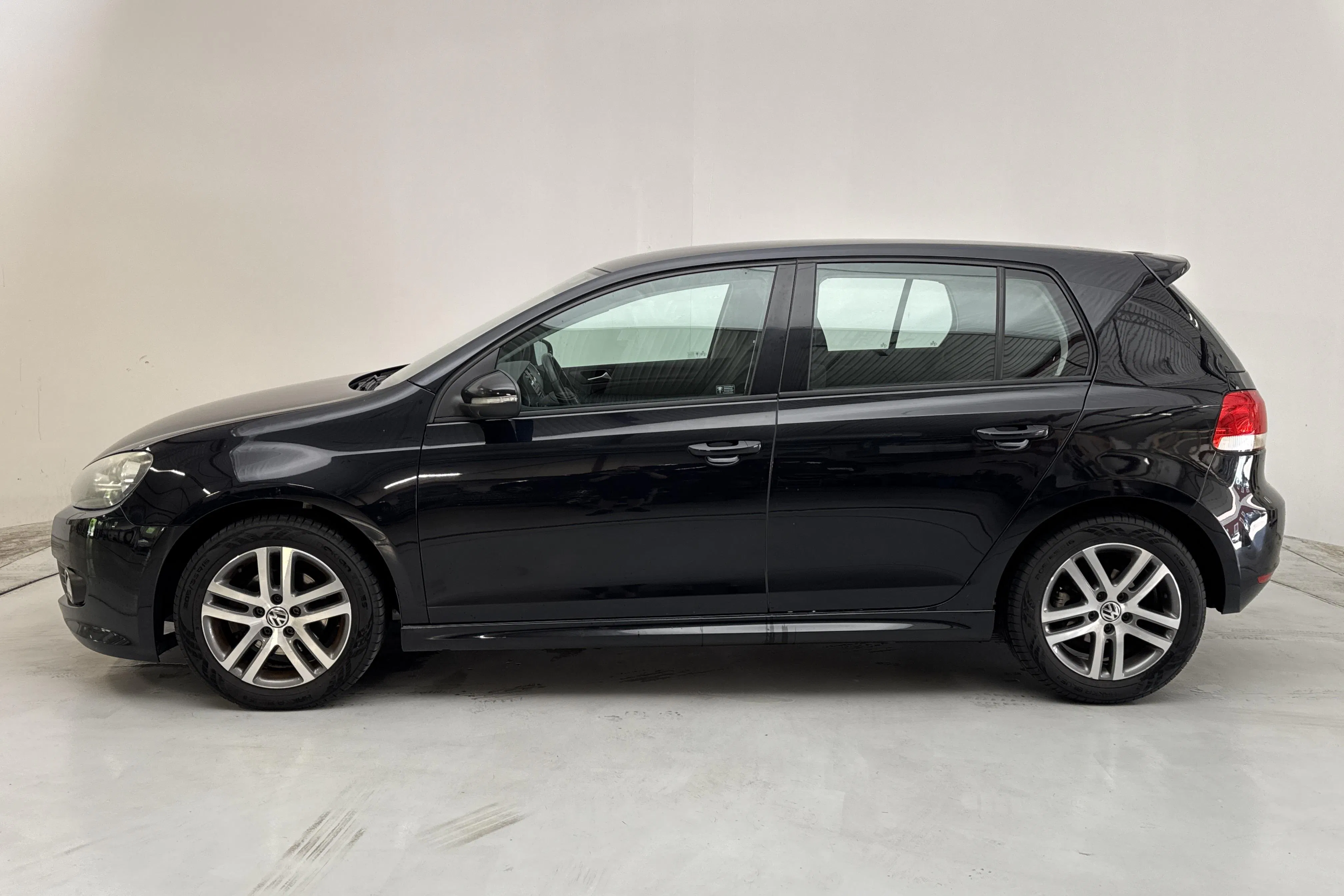 Presentation photo 2 of 12: VW Golf VI 1.6 TDI BlueMotion 5dr (105hk) - 193 540 km - Manual - black - 2012