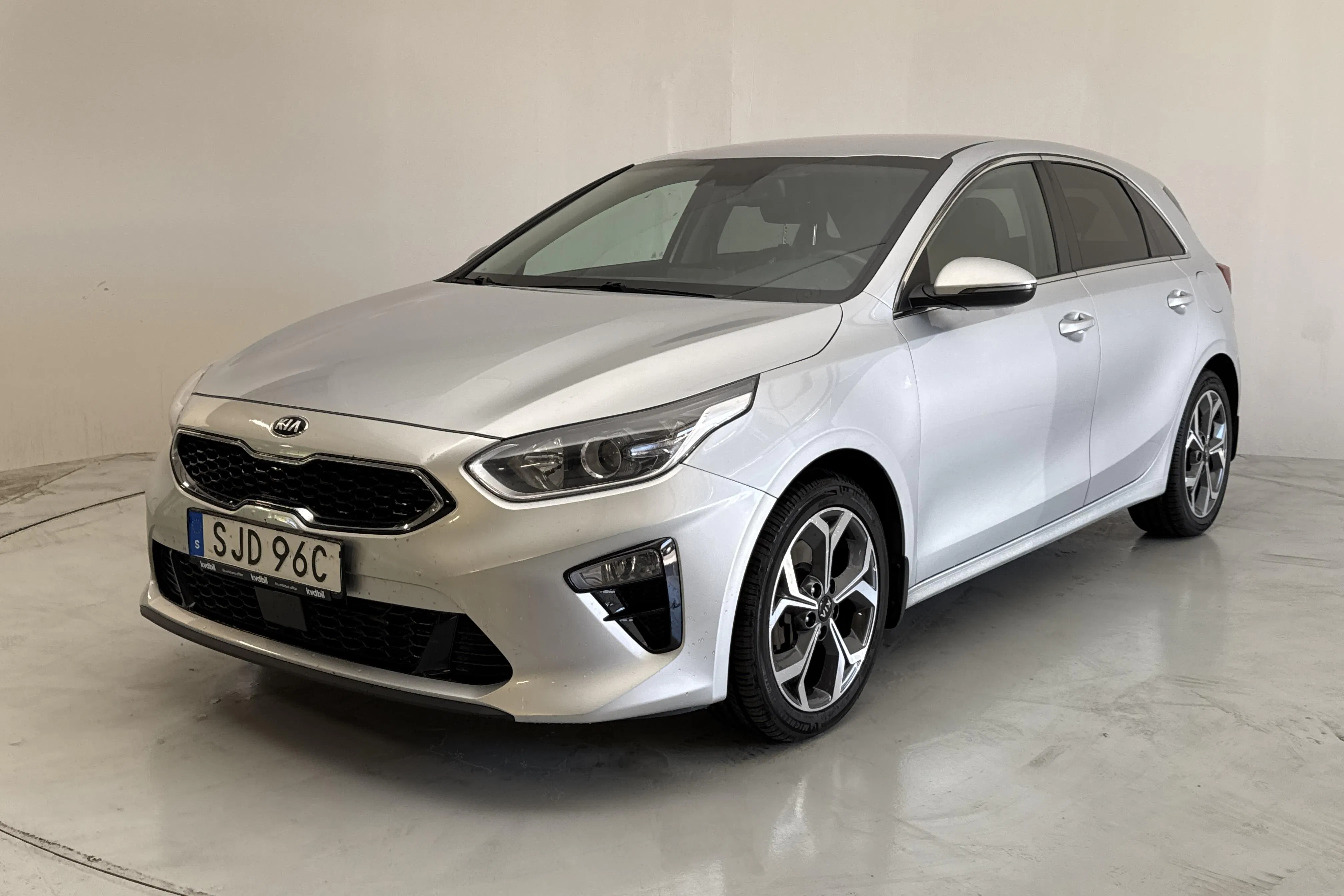 Presentationsfoto 1 av 11: KIA Ceed 1.5 T-GDi 5dr (160hk) - 10 244 mil - Automat - grå - 2021