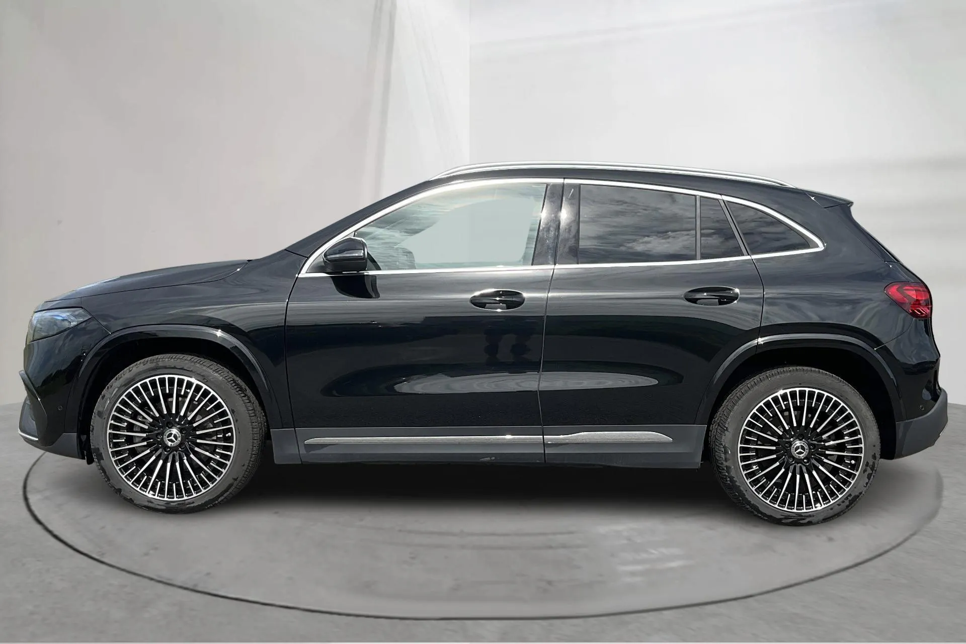 Presentation photo 2 of 19: Mercedes EQA 250+ H243 (190hk) - 31 920 km - Automatic - black - 2025