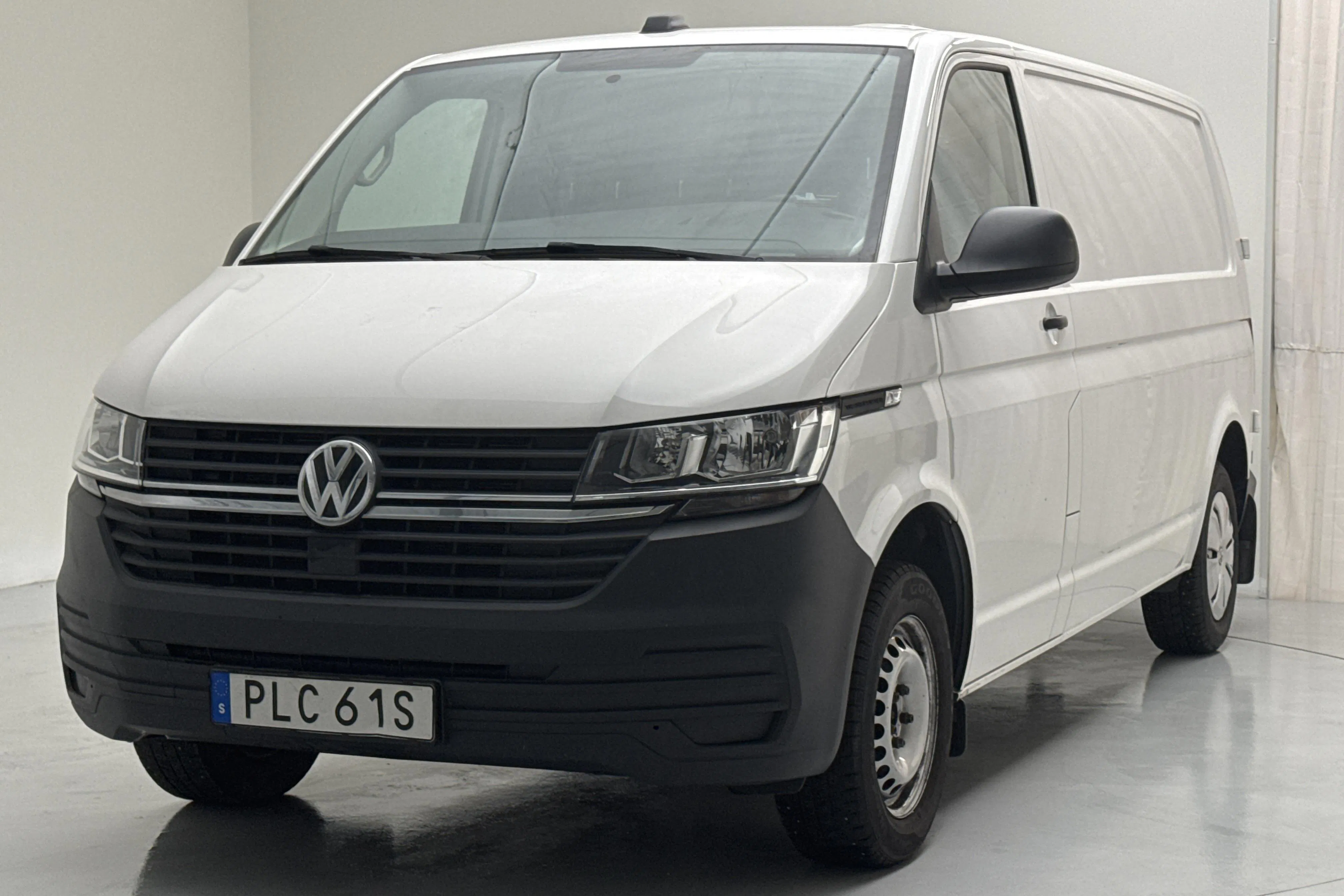 Presentation photo 1 of 14: VW Transporter T6.1 Skåp TDI (110hk) - 73 250 km - Manual - white - 2023