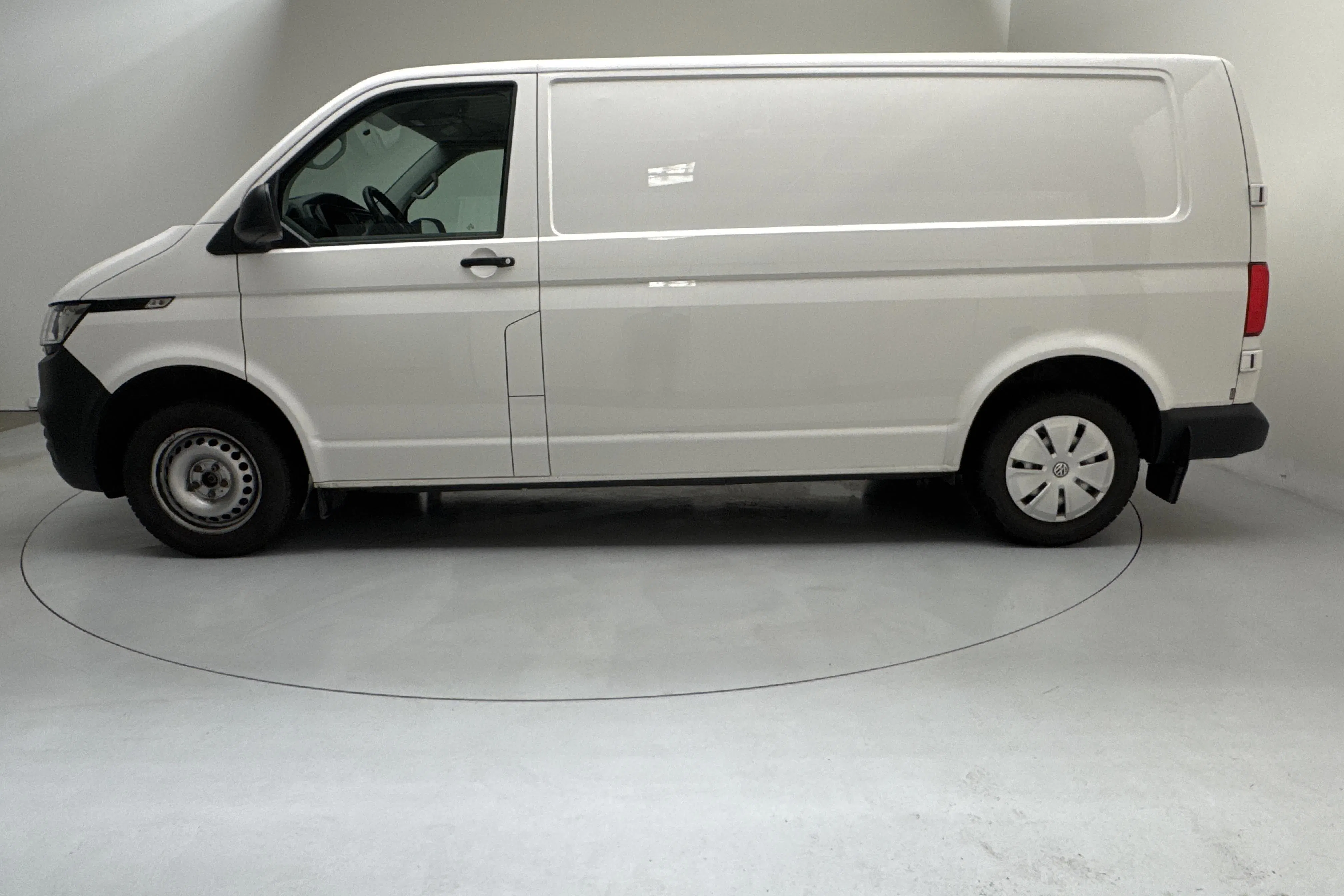 Presentation photo 2 of 14: VW Transporter T6.1 Skåp TDI (110hk) - 73 250 km - Manual - white - 2023