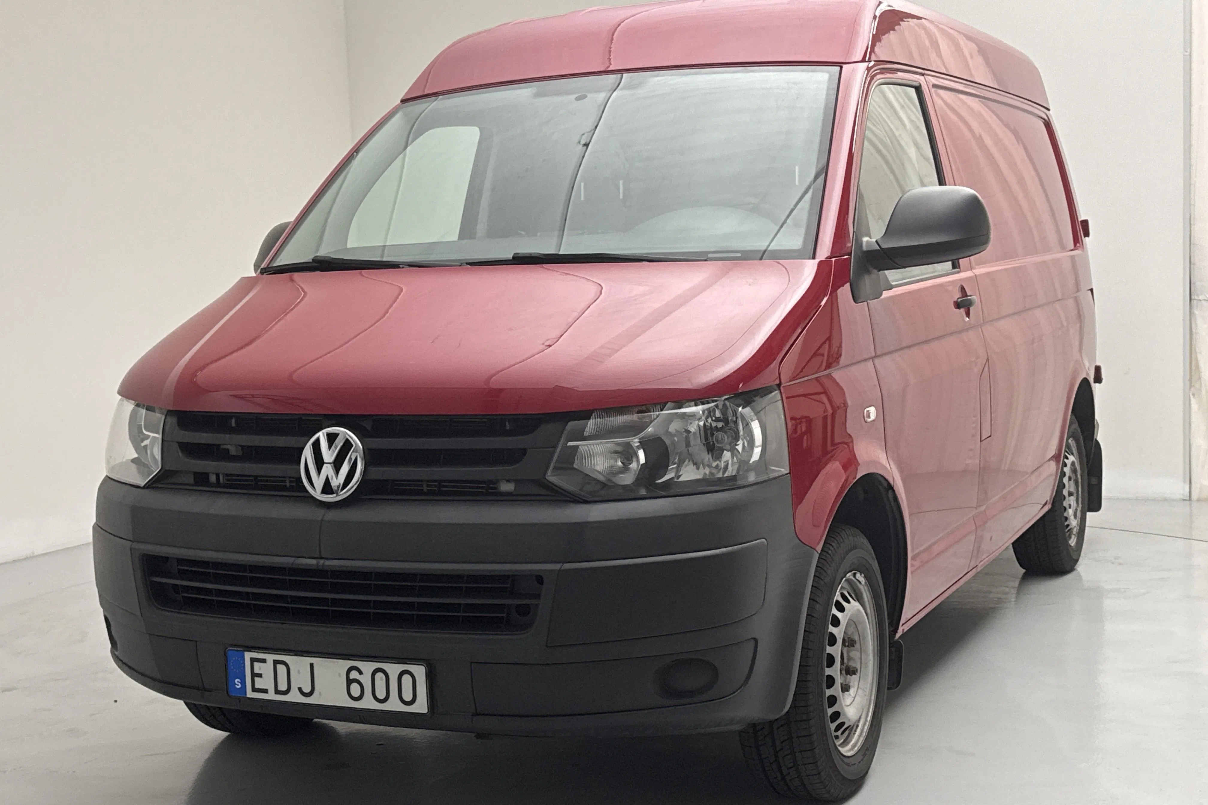 Presentationsfoto 1 av 12: VW Transporter T5 2.0 TDI (140hk) - 23 498 mil - Manuell - röd - 2014